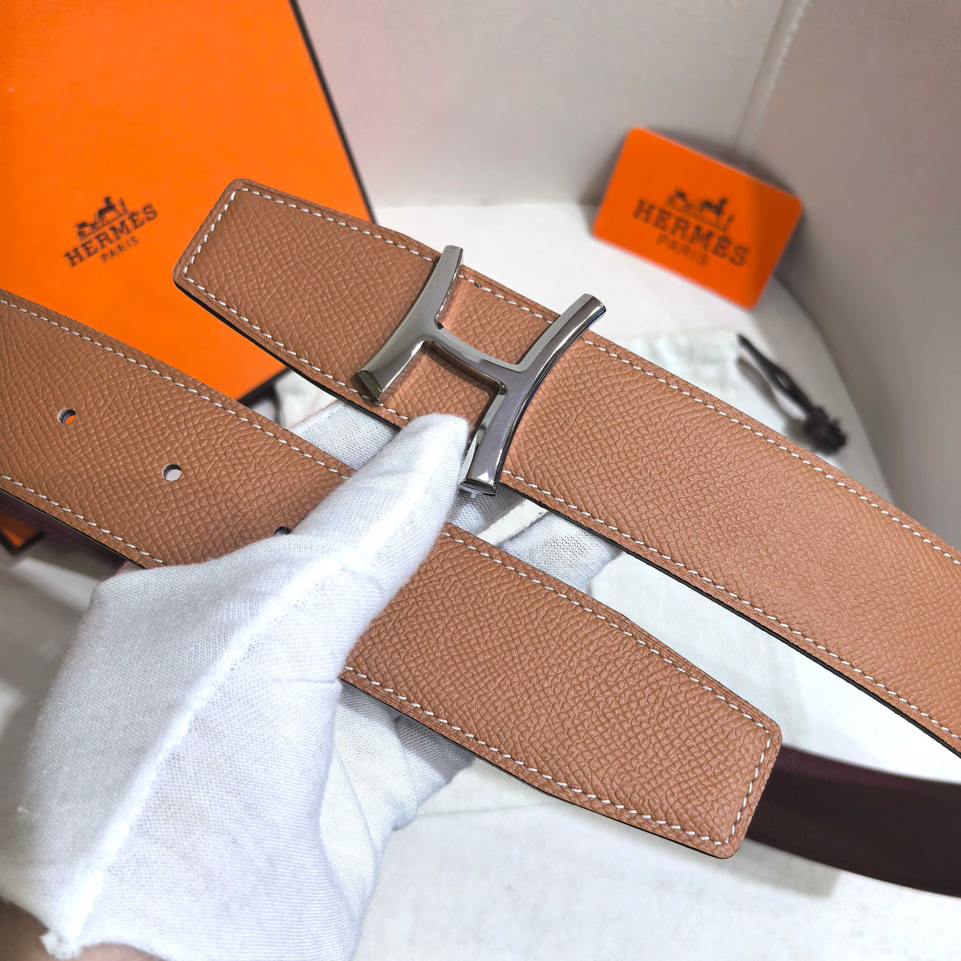 H JumPing 精品五金 搭配进口（黑）手掌纹皮 宽度38MM 以其精湛工艺高品质材料和经典设计备受