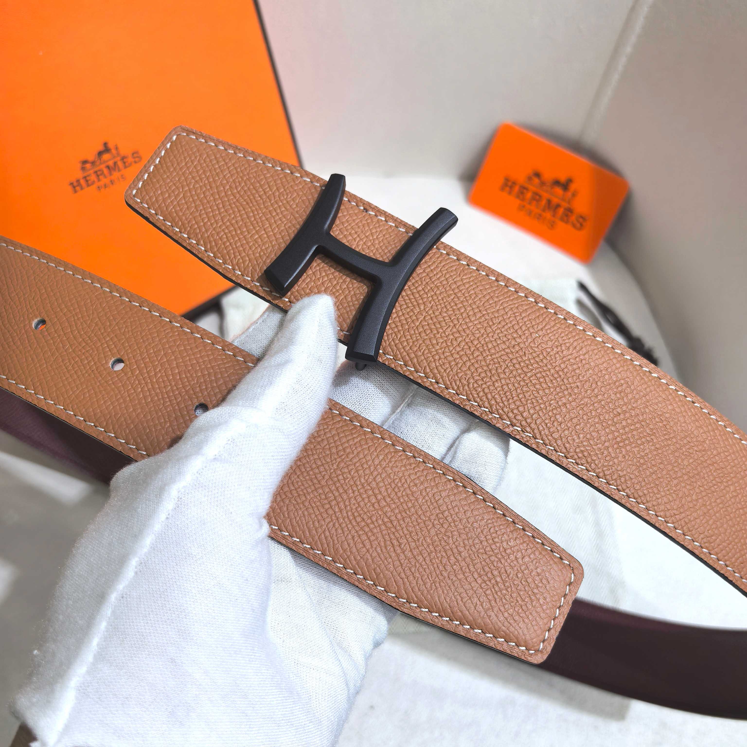 H JumPing 精品五金 搭配进口（黑）手掌纹皮 宽度38MM 以其精湛工艺高品质材料和经典设计备受