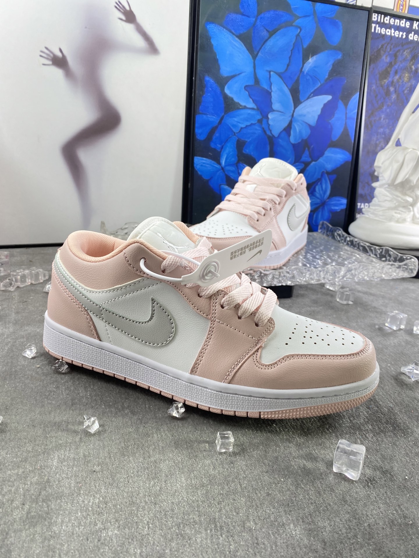 💰113 高版本 aj低帮白粉 高版本q5✅ 橡胶实心大底套楦工艺 激光打孔 原版开模 尺码36-44 男女码现货. q5

