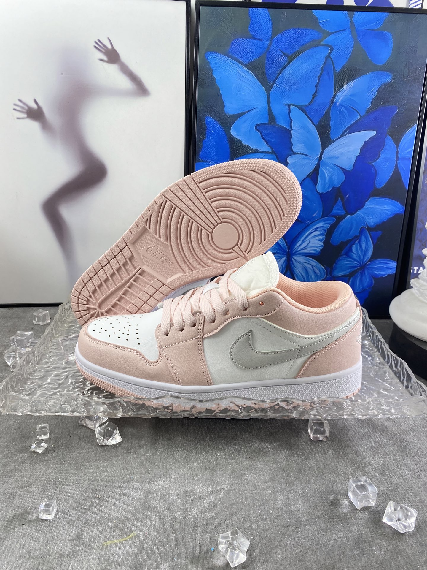 💰113 高版本 aj低帮白粉 高版本q5✅ 橡胶实心大底套楦工艺 激光打孔 原版开模 尺码36-44 男女码现货. q5

