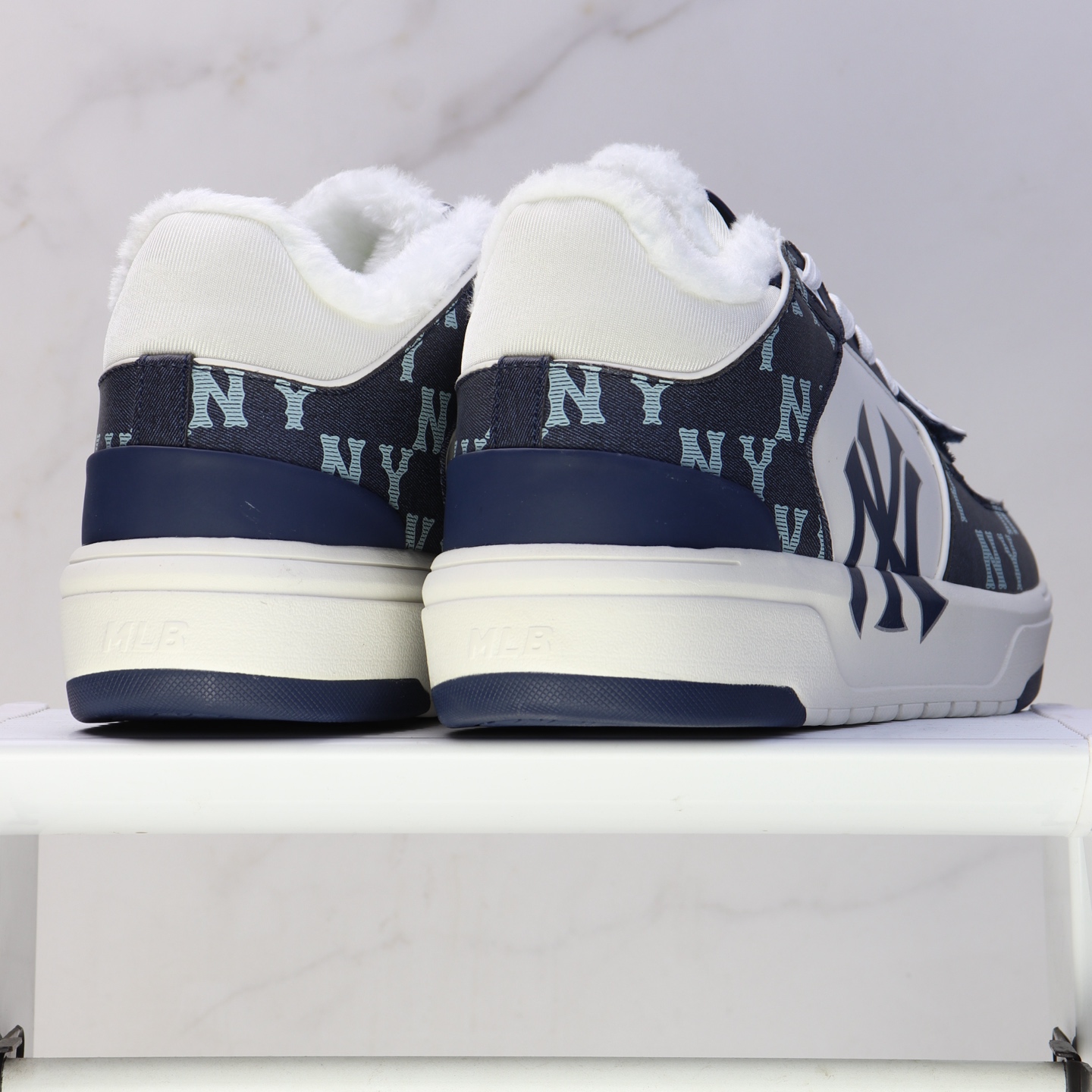 💰200

平台订单 MLB 纽约洋基队 海军蓝

货号：3ASXCDN3N-50NYD
尺码：35 36 36.5 37 38.5 39 40 40.5 41 42 42.5 43 44 44.5 45