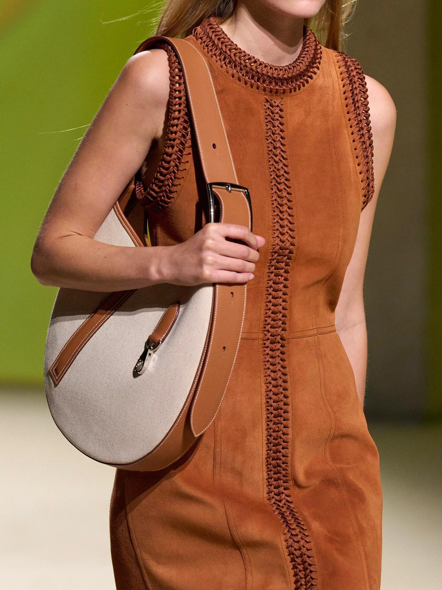 Hermès 25 new arcon moon bags are on sale now