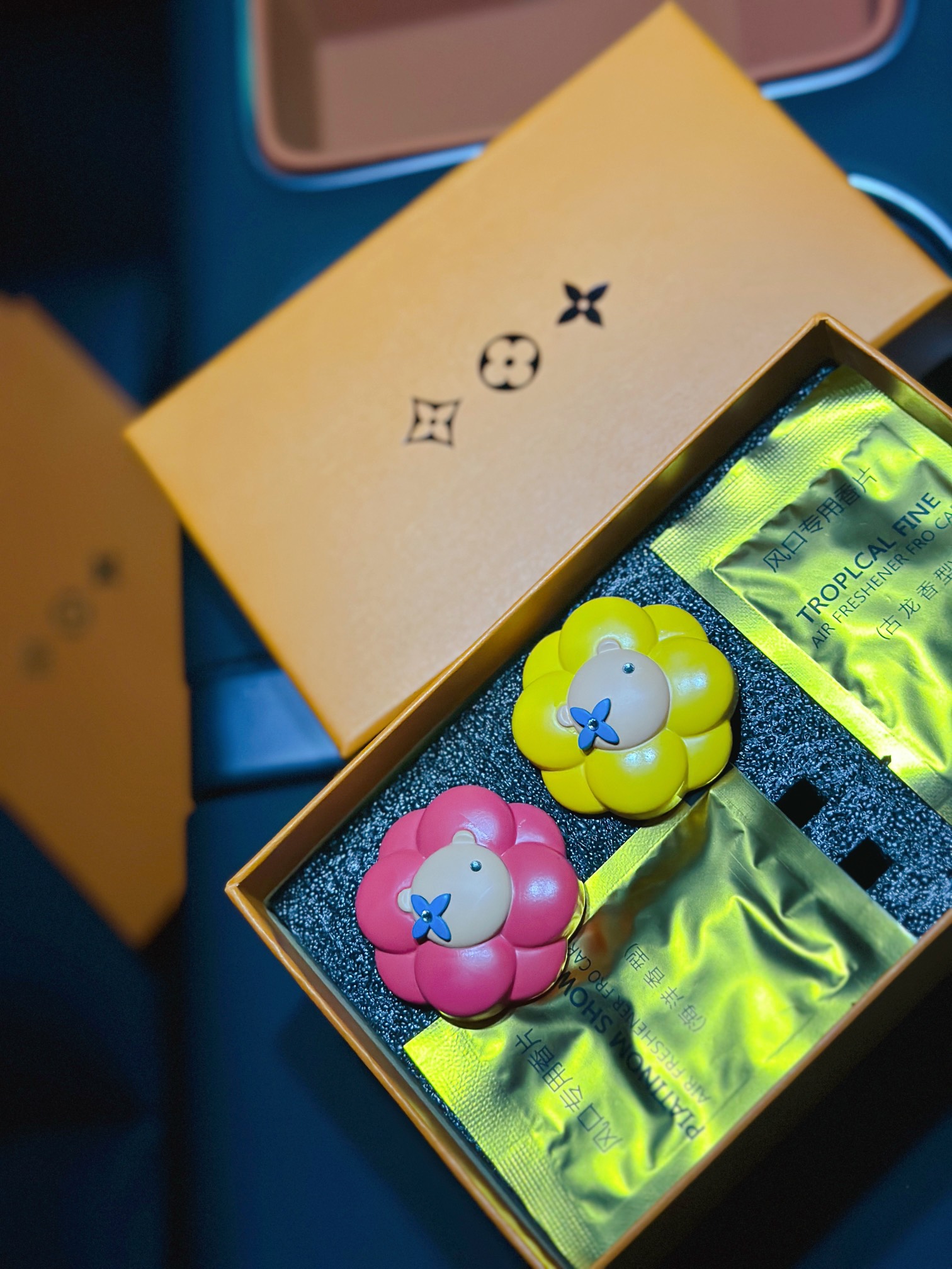 Louis Vuitton Limited-Edition Vivienne Lion Car Diffuser - Comprehensive 7