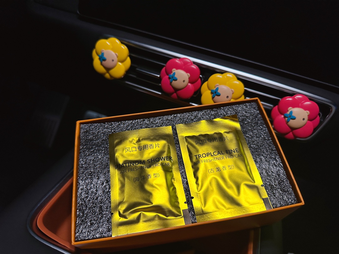 Louis Vuitton Limited-Edition Vivienne Lion Car Diffuser - Comprehensive