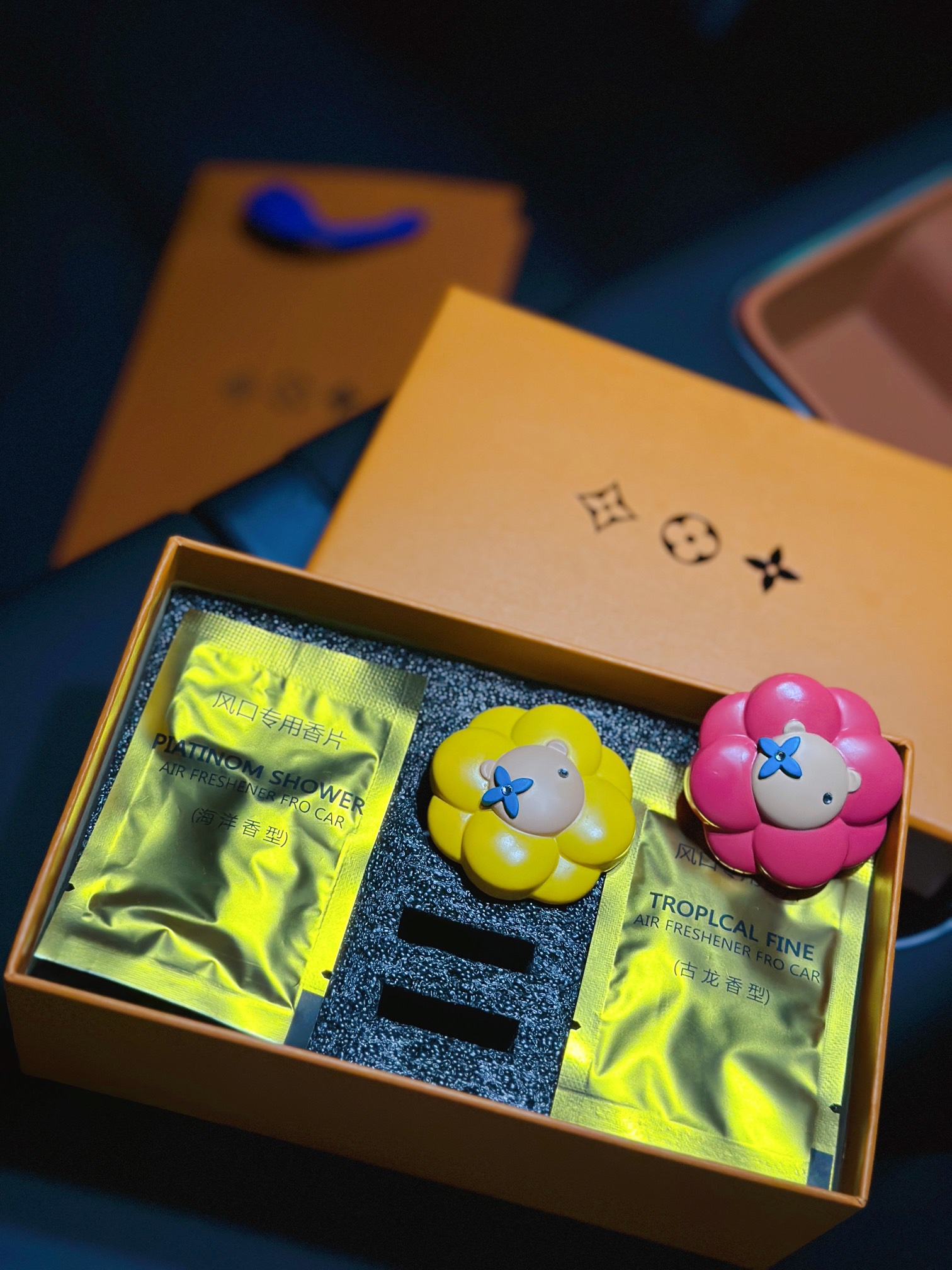 Louis Vuitton Limited-Edition Vivienne Lion Car Diffuser - Comprehensive 8