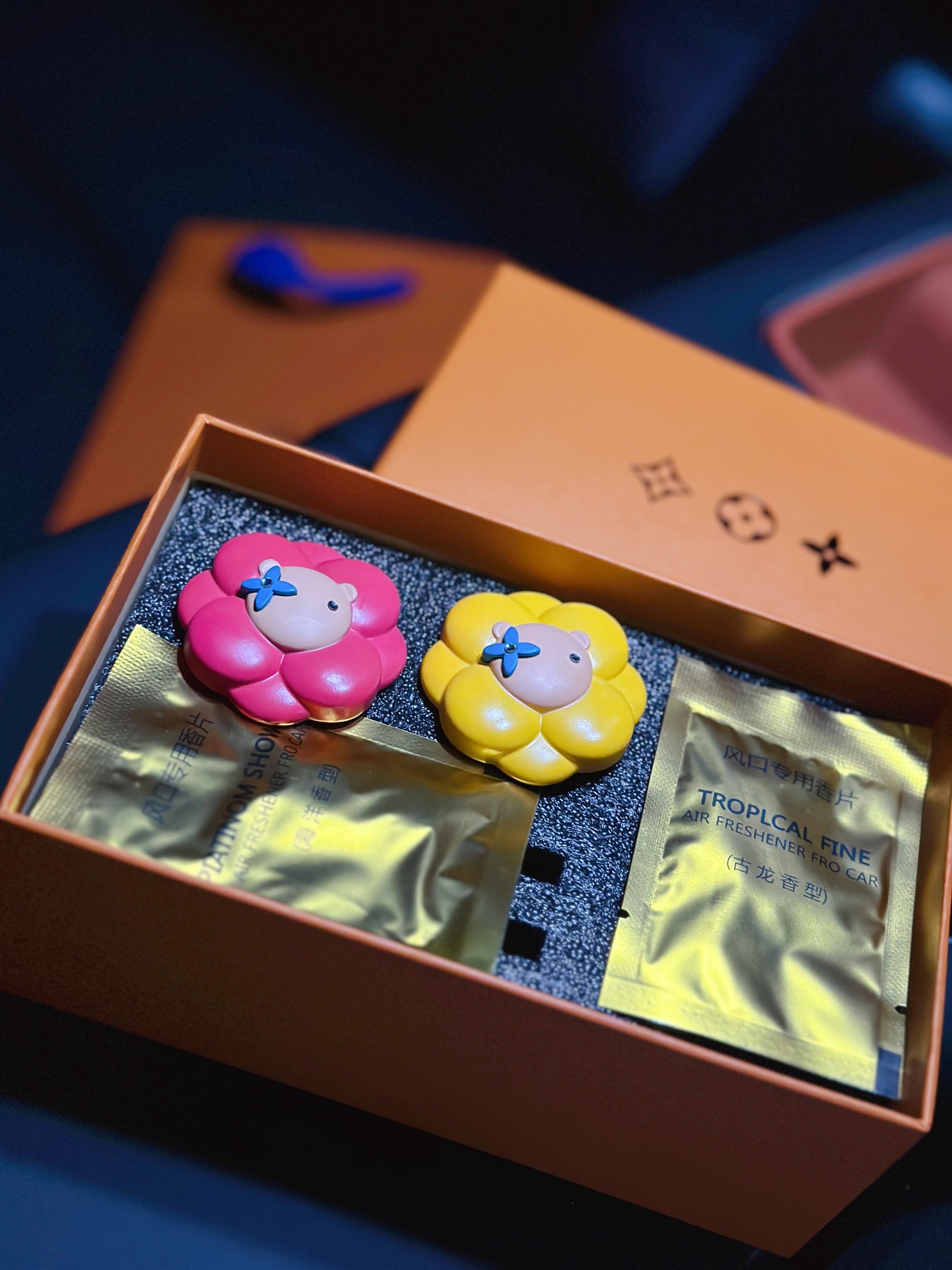 Louis Vuitton Limited-Edition Vivienne Lion Car Diffuser - Comprehensive 5