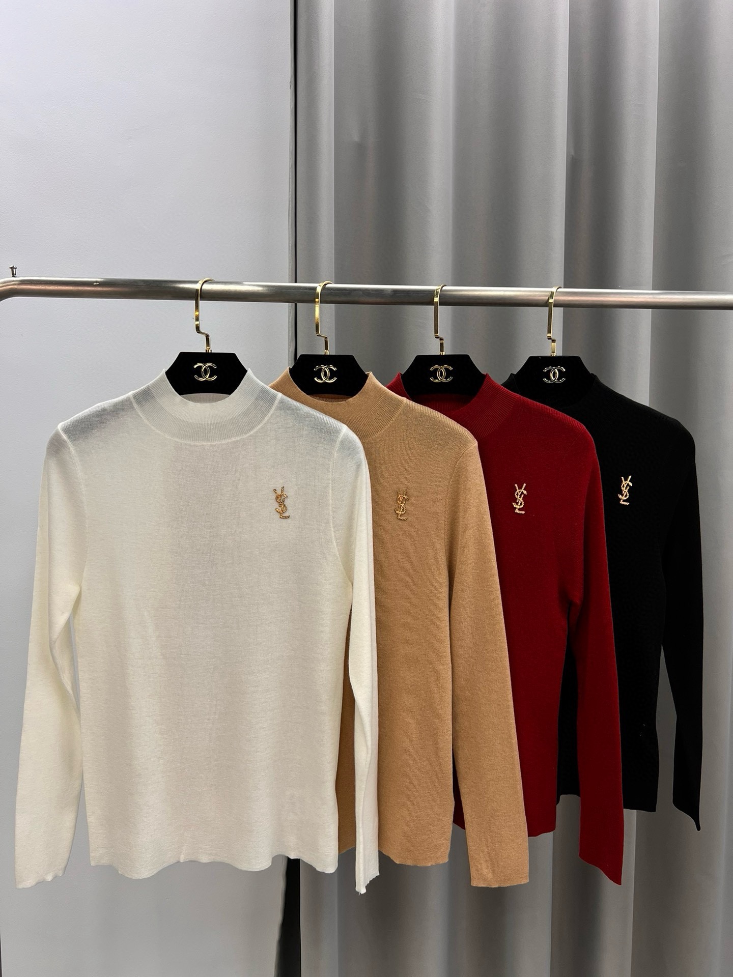 圣罗兰羊毛加真丝金属字母半高领内搭 修身套头长袖针织打底衫女秋 一款衣服3种（订）圣罗兰标：1、侧边订，