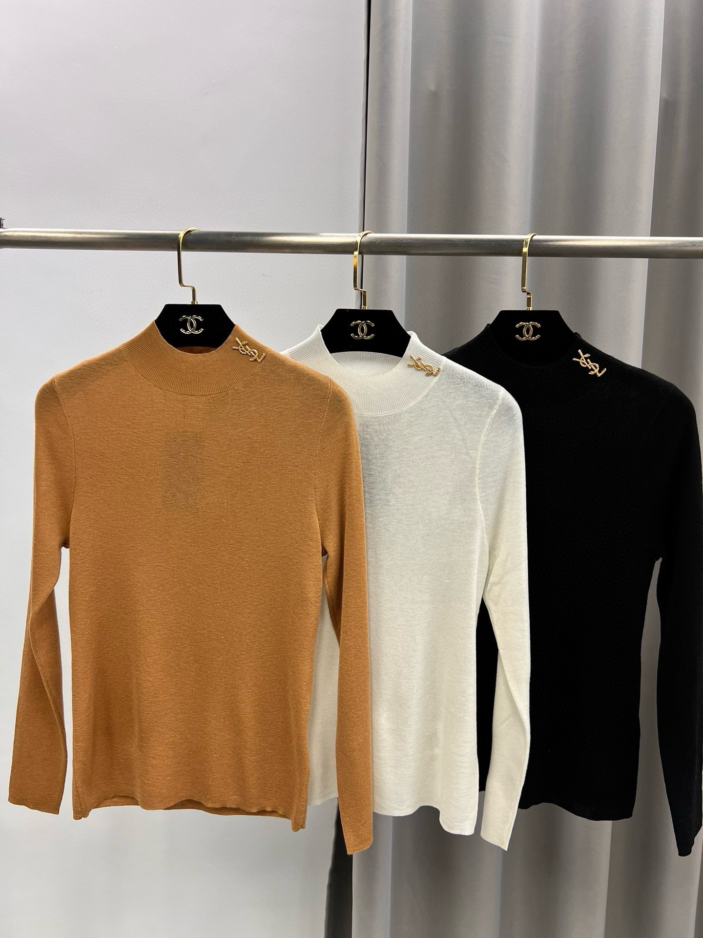 圣罗兰羊毛加真丝金属字母半高领内搭 修身套头长袖针织打底衫女秋 一款衣服3种（订）圣罗兰标：1、侧边订，