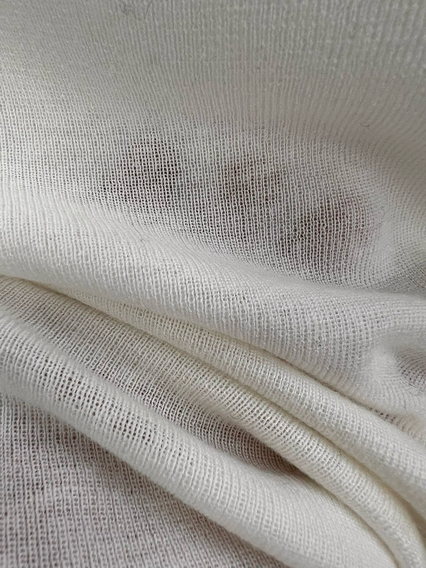 圣罗兰羊毛加真丝金属字母半高领内搭 修身套头长袖针织打底衫女秋 1、侧边订，颜色：黑色、白色、驼色、枣红