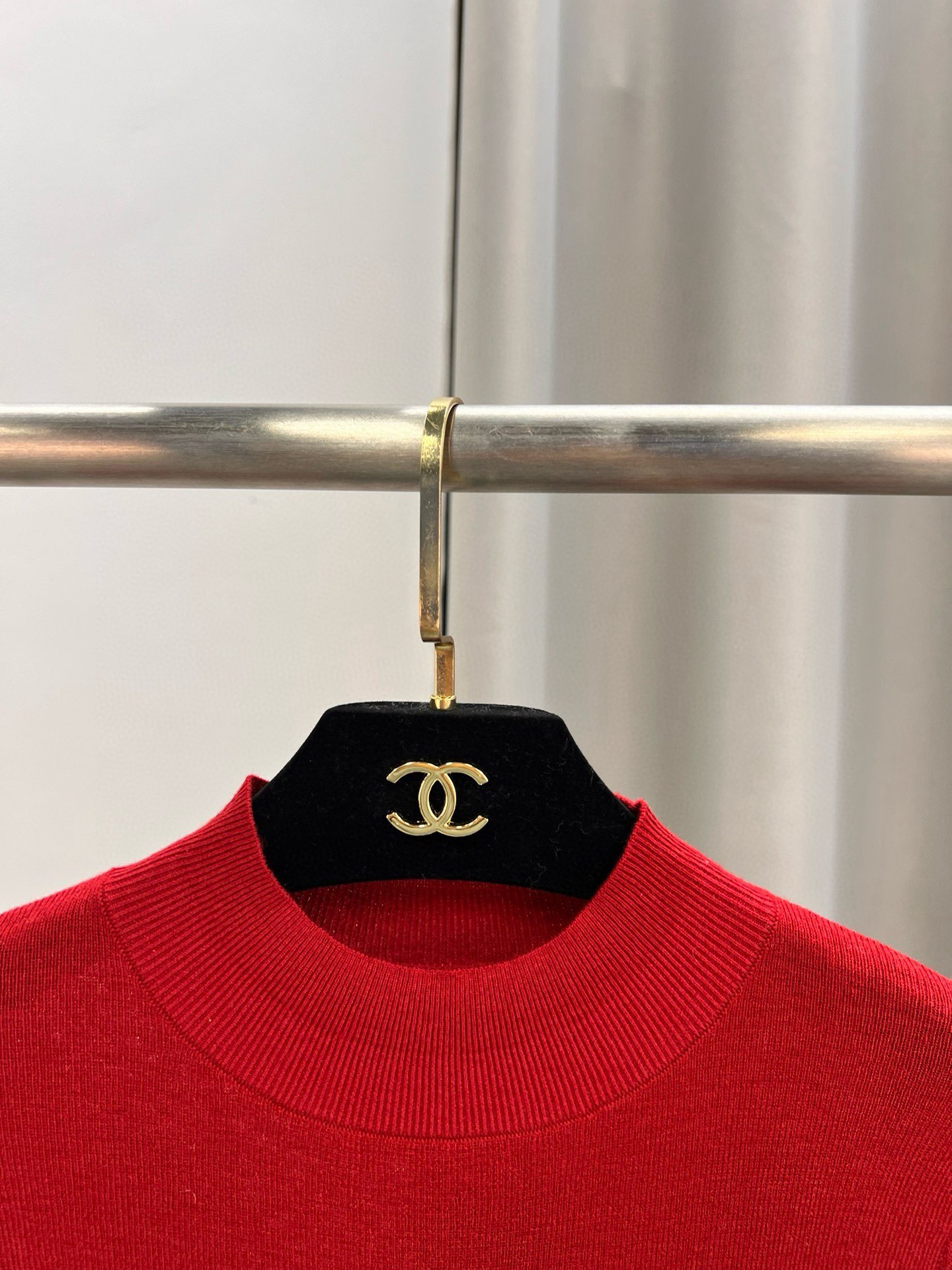 圣罗兰羊毛加真丝金属字母半高领内搭 修身套头长袖针织打底衫女秋 1、侧边订，颜色：黑色、白色、驼色、枣红