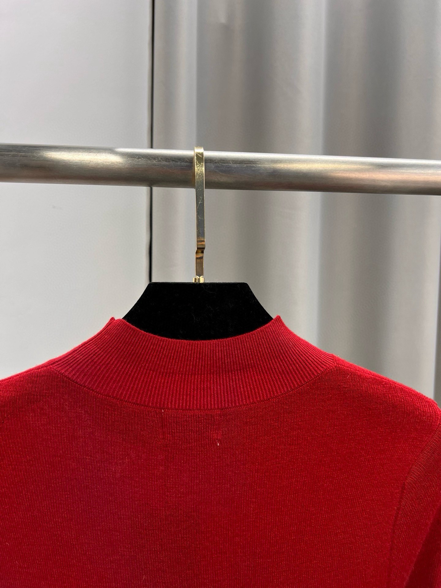 圣罗兰羊毛加真丝金属字母半高领内搭 修身套头长袖针织打底衫女秋 1、侧边订，颜色：黑色、白色、驼色、枣红