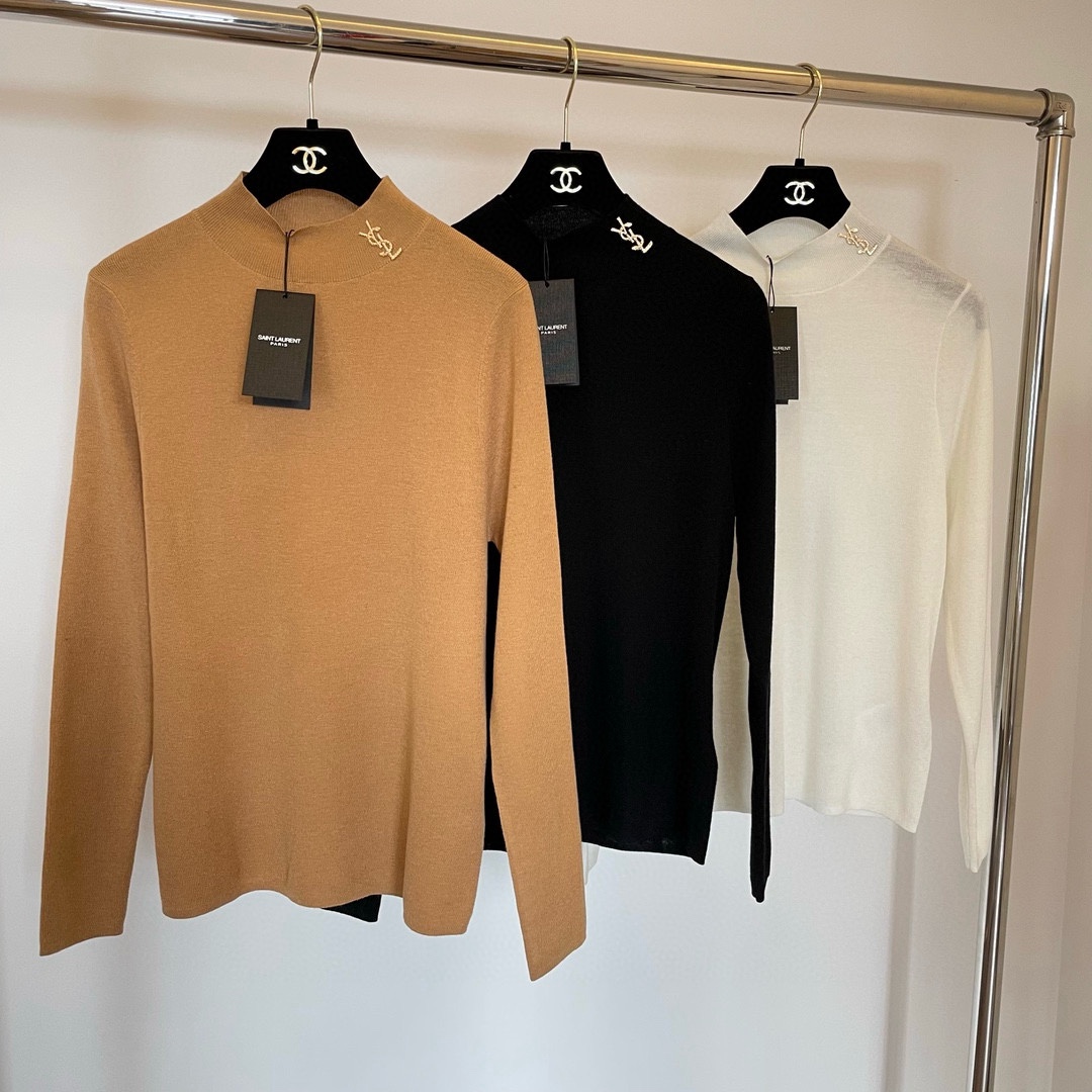圣罗兰羊毛加真丝金属字母半高领内搭 修身套头长袖针织打底衫女秋 1、领边订，颜色：黑色、白色、驼色、枣红