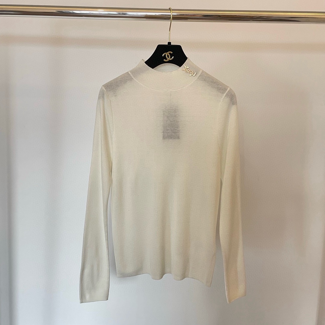 圣罗兰羊毛加真丝金属字母半高领内搭 修身套头长袖针织打底衫女秋 1、领边订，颜色：黑色、白色、驼色、枣红