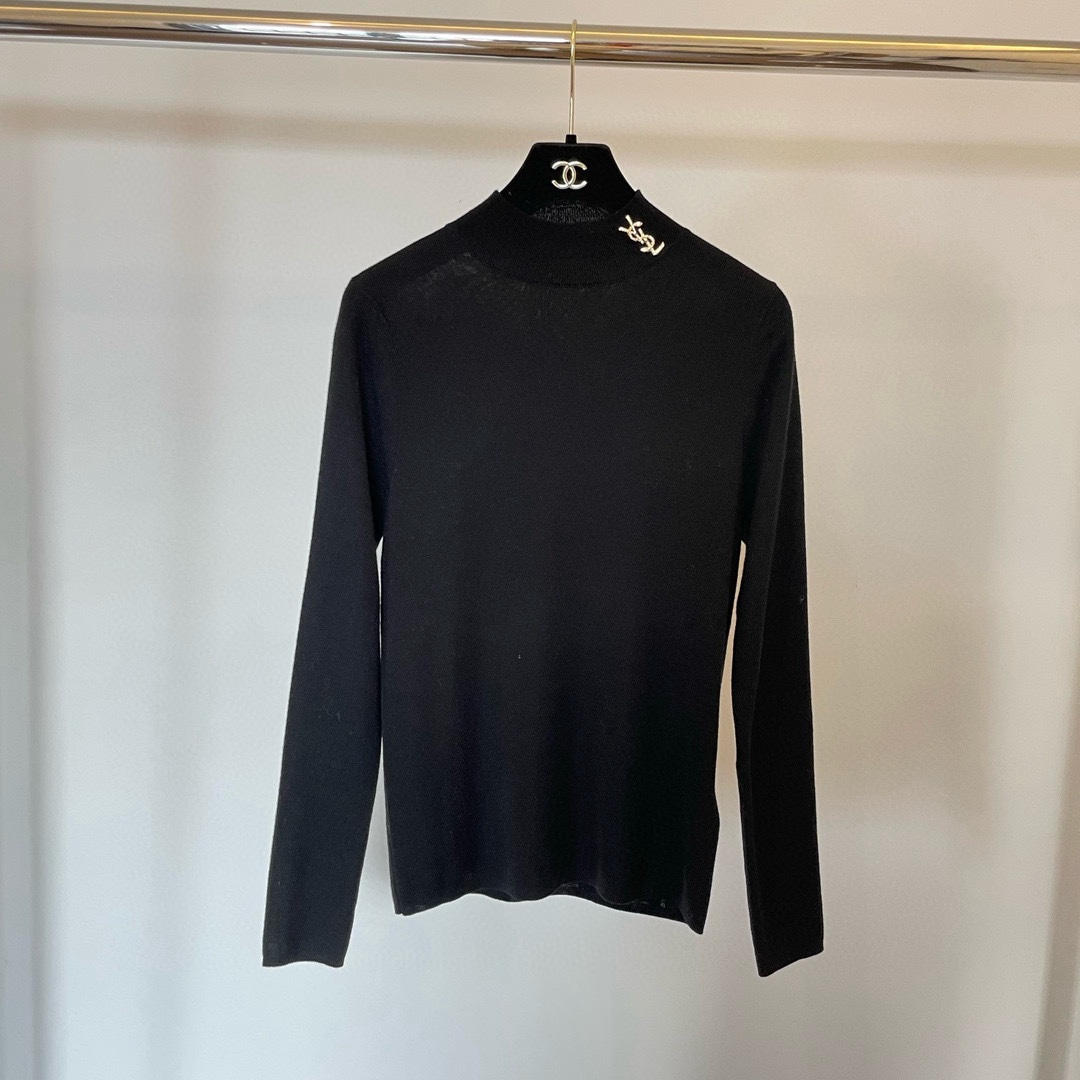 圣罗兰羊毛加真丝金属字母半高领内搭 修身套头长袖针织打底衫女秋 1、领边订，颜色：黑色、白色、驼色、枣红