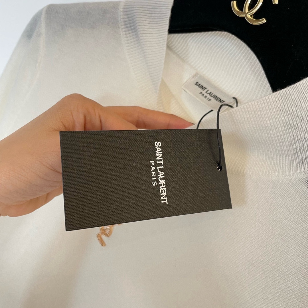 圣罗兰羊毛加真丝金属字母半高领内搭 修身套头长袖针织打底衫女秋 1、中间订，颜色：黑色、白色、驼色、枣红