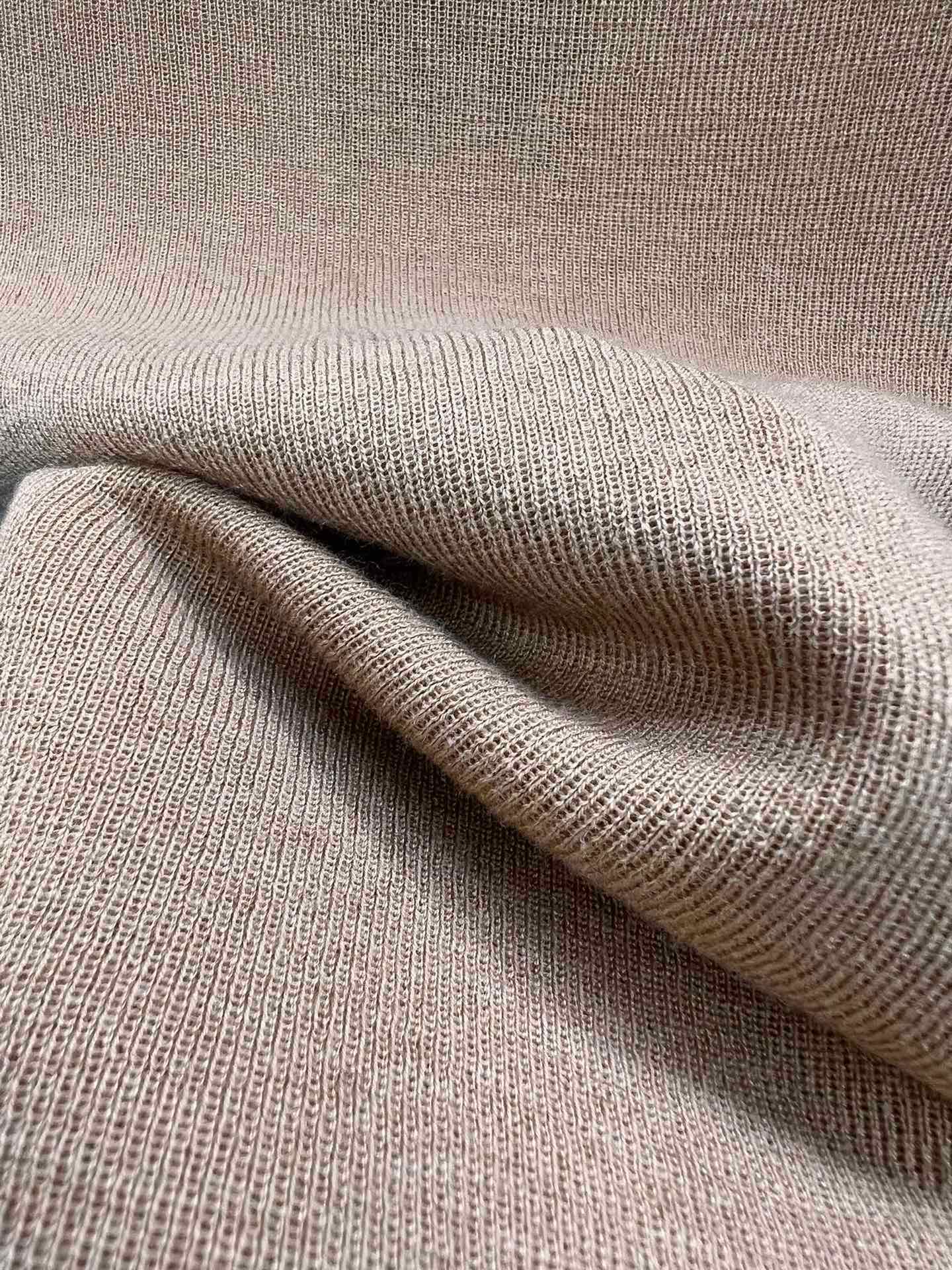 圣罗兰羊毛加真丝金属字母半高领内搭 修身套头长袖针织打底衫女秋 1、领边订，颜色：黑色、白色、驼色、枣红