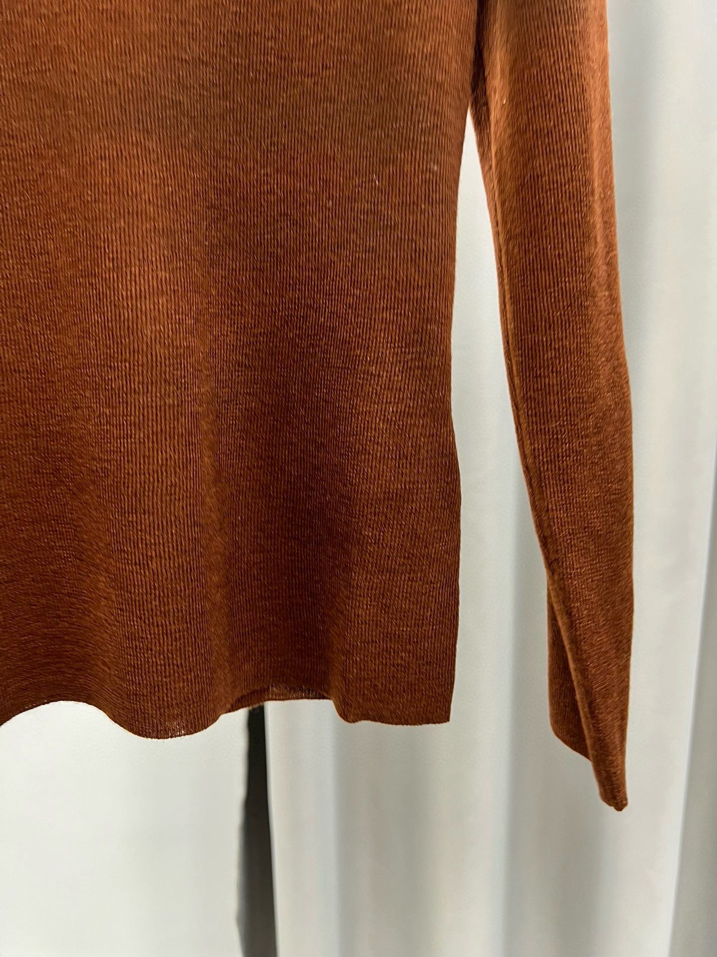 圣罗兰羊毛加真丝金属字母高领内搭 修身套头长袖针织打底衫女秋 颜色，白色、黑色、枣红，驼色、灰色码数：S