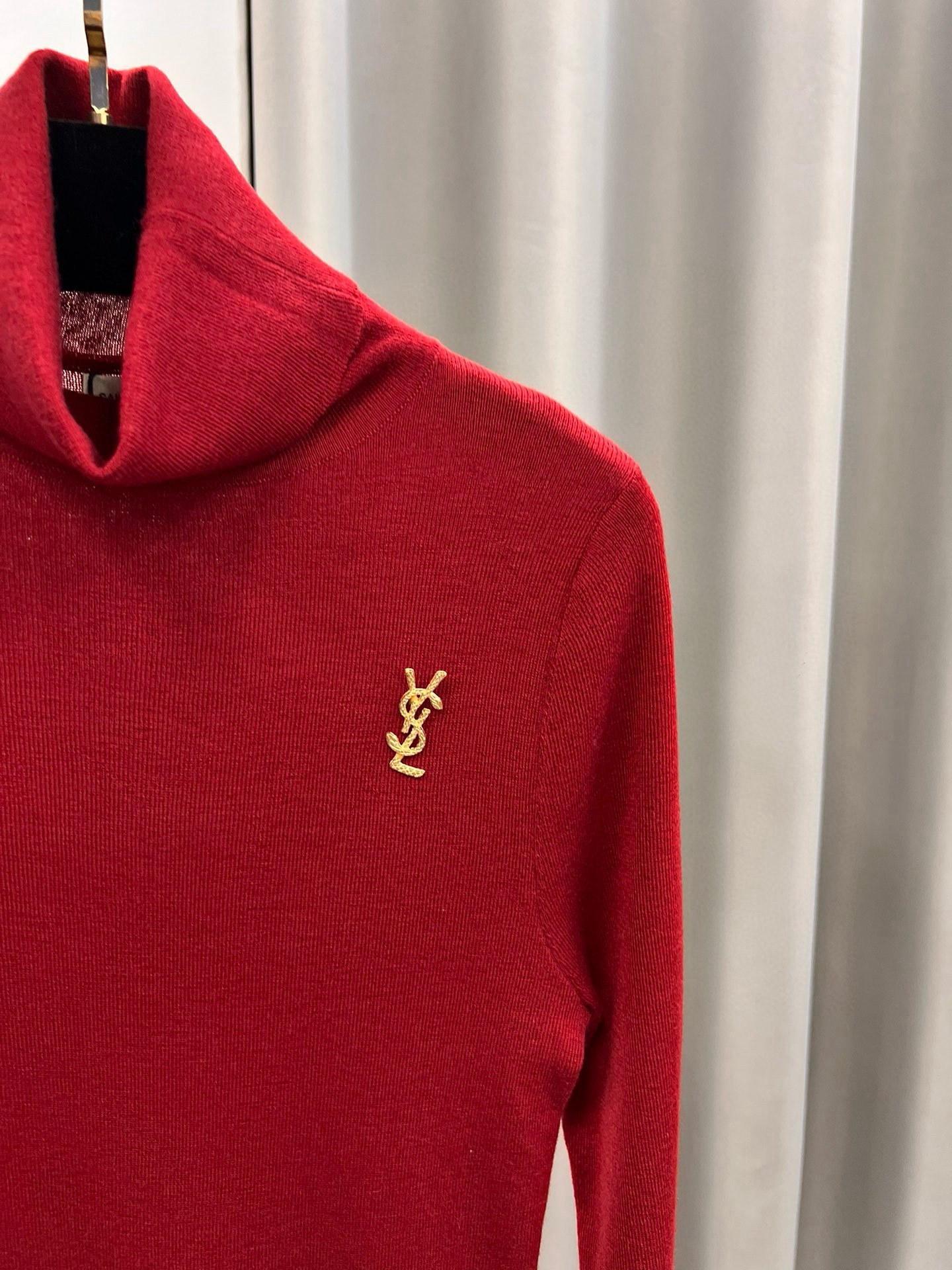 圣罗兰羊毛加真丝金属字母高领内搭 修身套头长袖针织打底衫女秋 颜色，白色、黑色、枣红，驼色、灰色码数：S