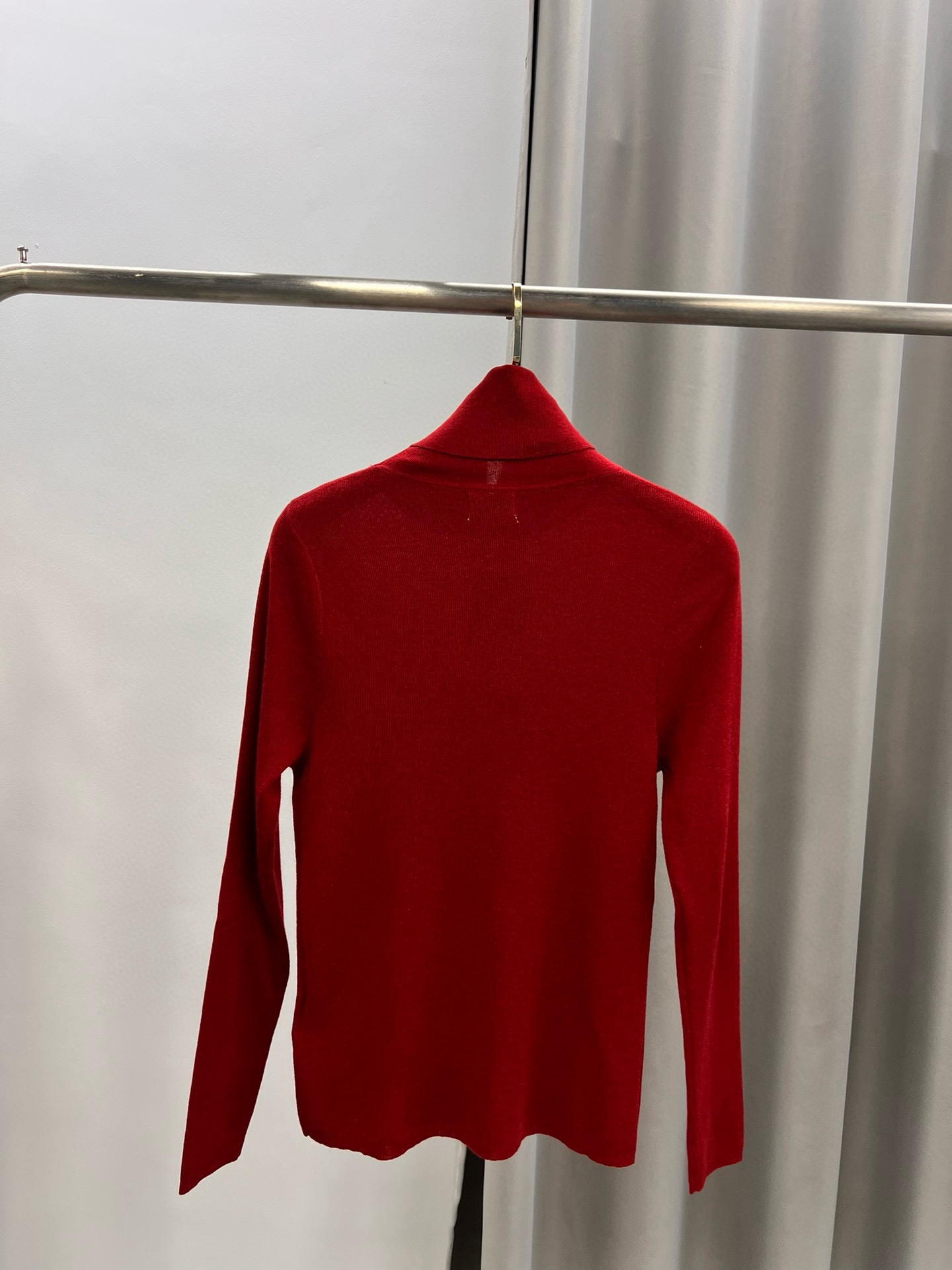 圣罗兰羊毛加真丝金属字母高领内搭 修身套头长袖针织打底衫女秋 颜色，白色、黑色、枣红，驼色、灰色码数：S