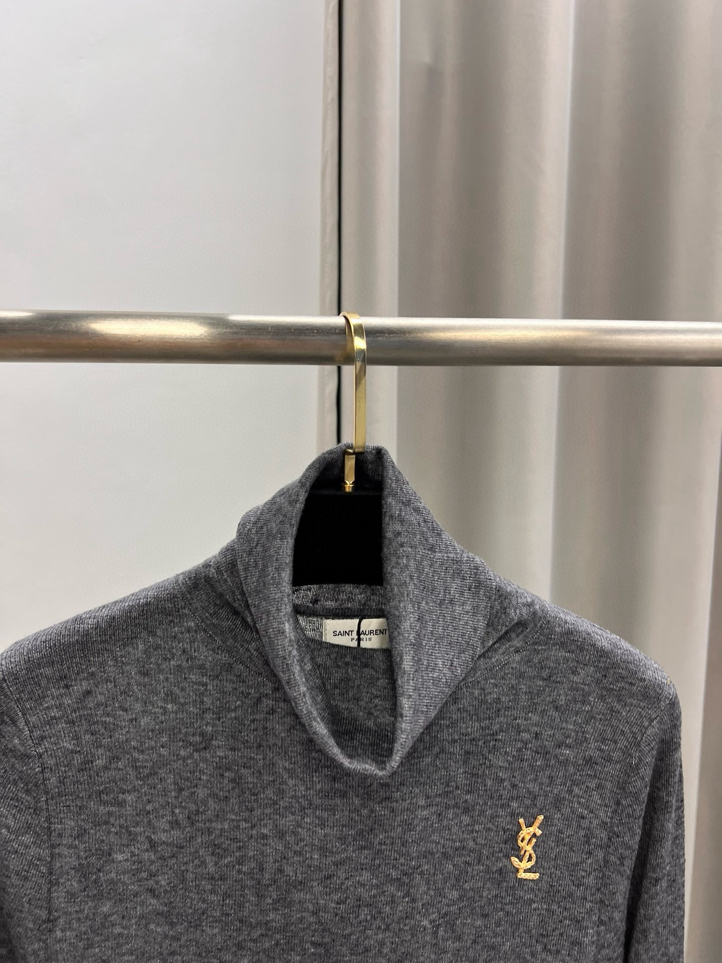 圣罗兰羊毛加真丝金属字母高领内搭 修身套头长袖针织打底衫女秋 颜色，白色、黑色、枣红，驼色、灰色码数：S