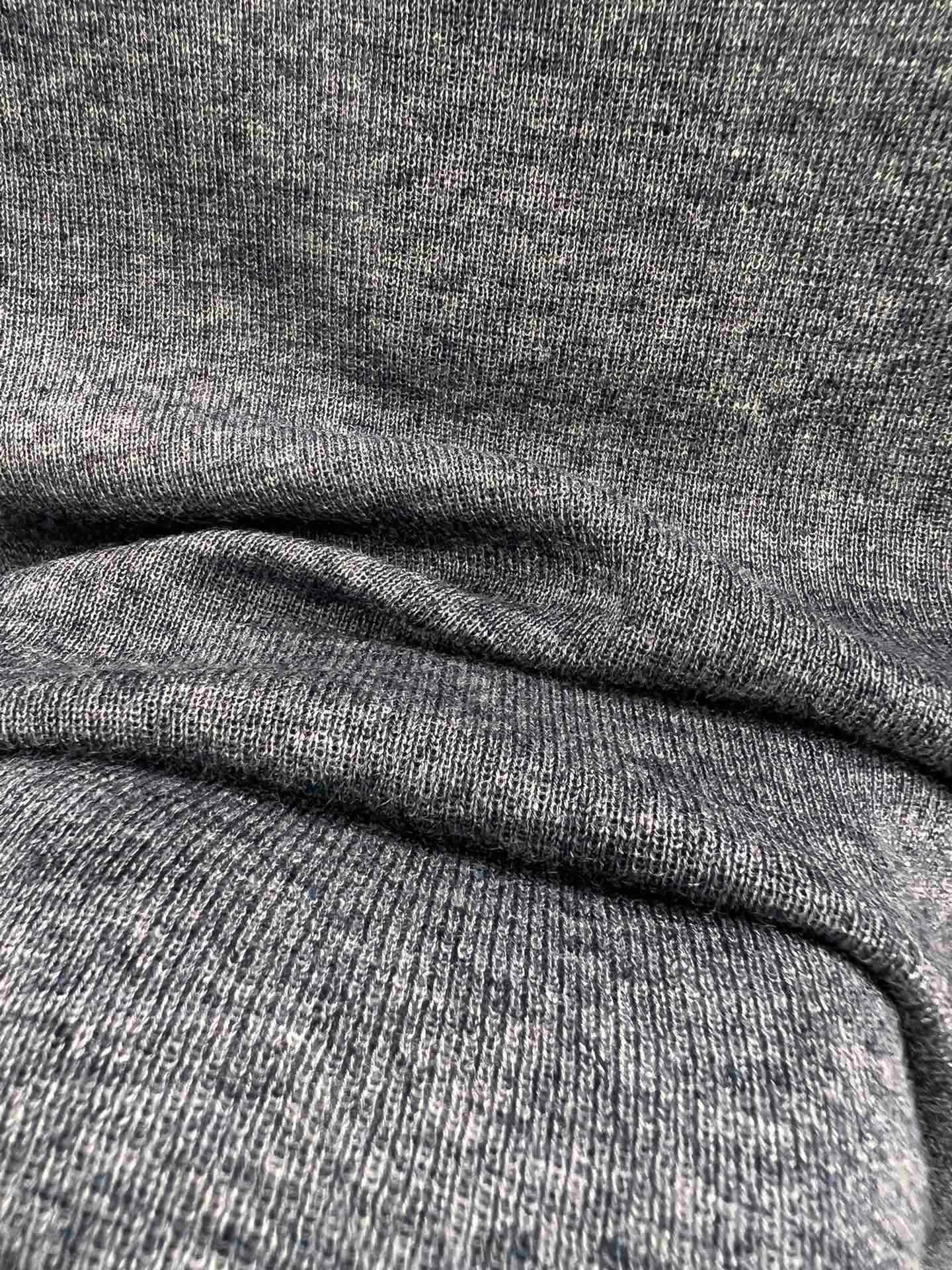 圣罗兰羊毛加真丝金属字母高领内搭 修身套头长袖针织打底衫女秋 颜色，白色、黑色、枣红，驼色、灰色码数：S