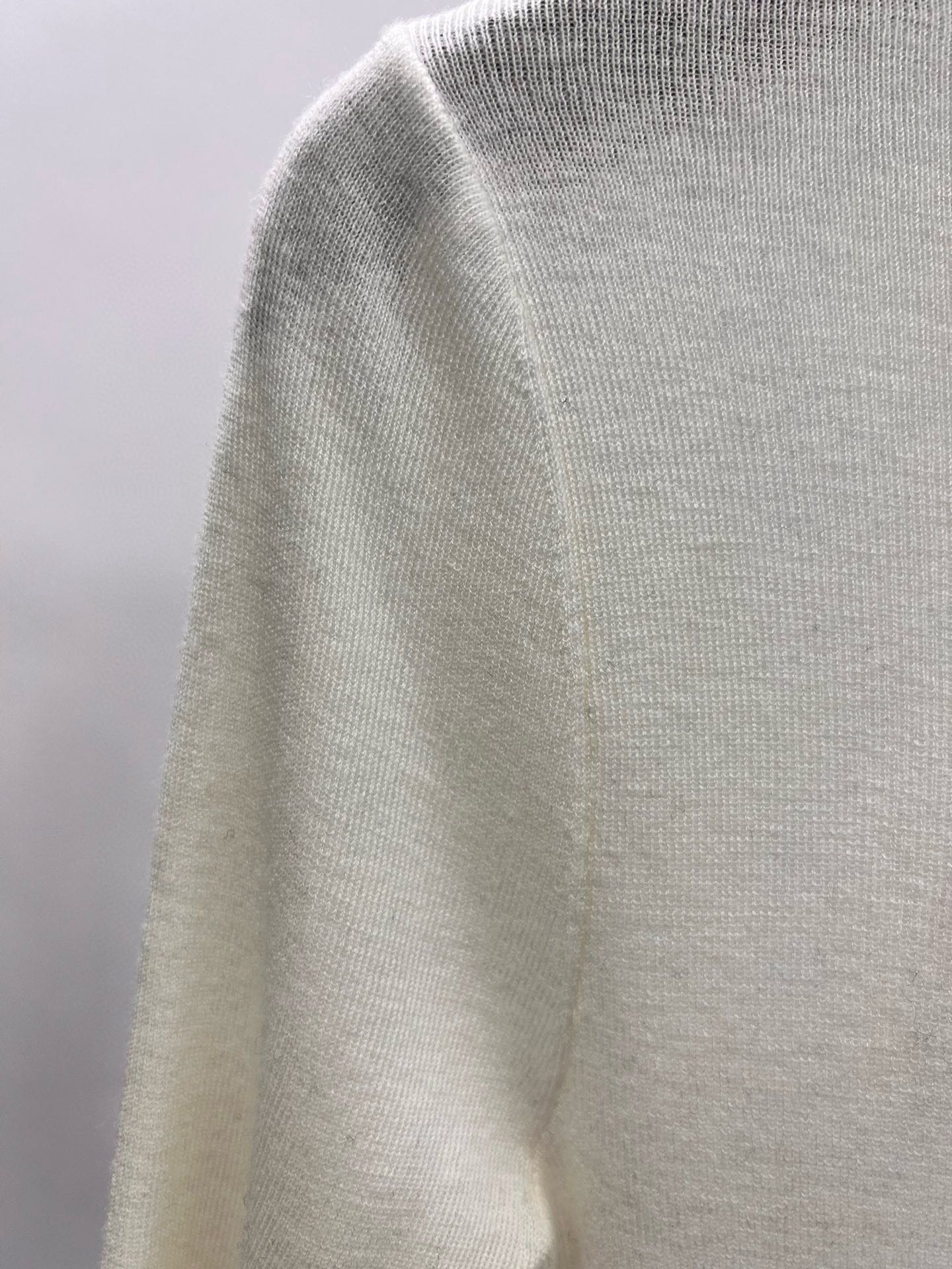 圣罗兰羊毛加真丝金属字母高领内搭 修身套头长袖针织打底衫女秋 颜色，白色、黑色、枣红，驼色、灰色码数：S