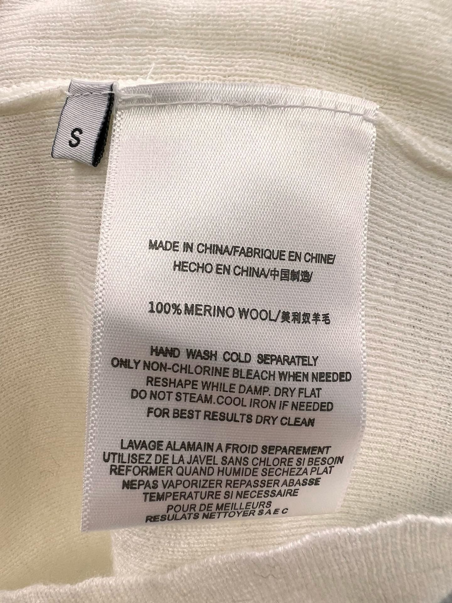 圣罗兰羊毛加真丝金属字母高领内搭 修身套头长袖针织打底衫女秋 颜色，白色、黑色、枣红，驼色、灰色码数：S