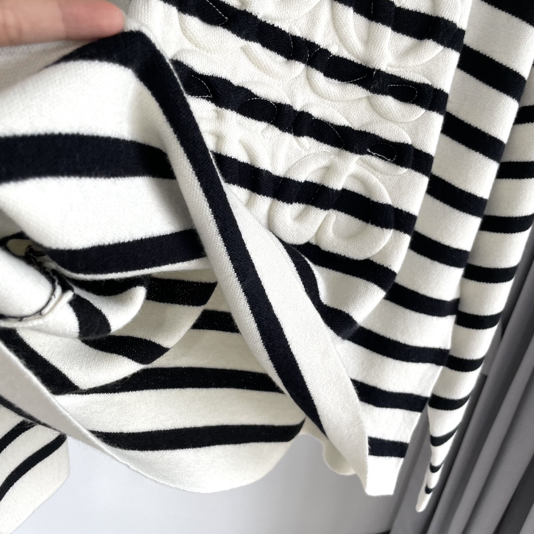 25秋冬 经典撞色条纹落肩袖针织衫颜色：图片色码数：S ～𠃊