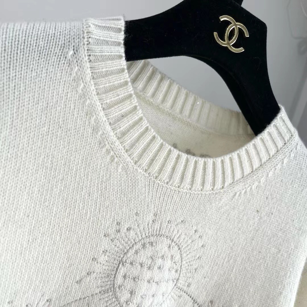 D家：迪奥女装黑色占星学嵌花刺绣羊绒针织圆领长袖休闲毛衣颜色：黑色和白色码数：S ～𠃊