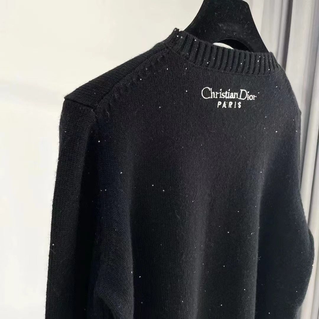 D家：迪奥女装黑色占星学嵌花刺绣羊绒针织圆领长袖休闲毛衣颜色：黑色和白色码数：S ～𠃊