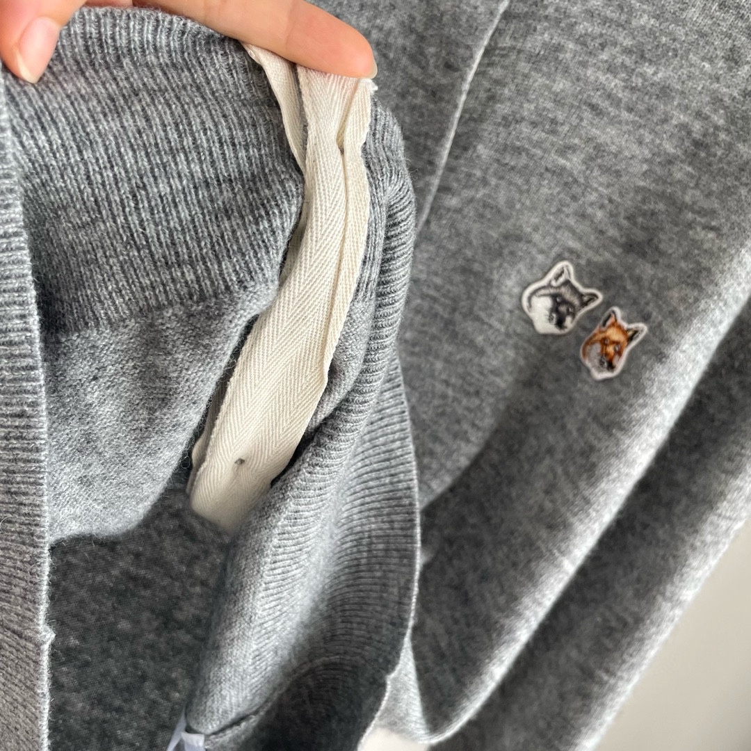 双老虎头实物图秋冬新品女士开衫双头狐狸针织衫毛衣开衫颜色：白色、天兰、绿色、玫红、灰色、驼色、黑色、粉色