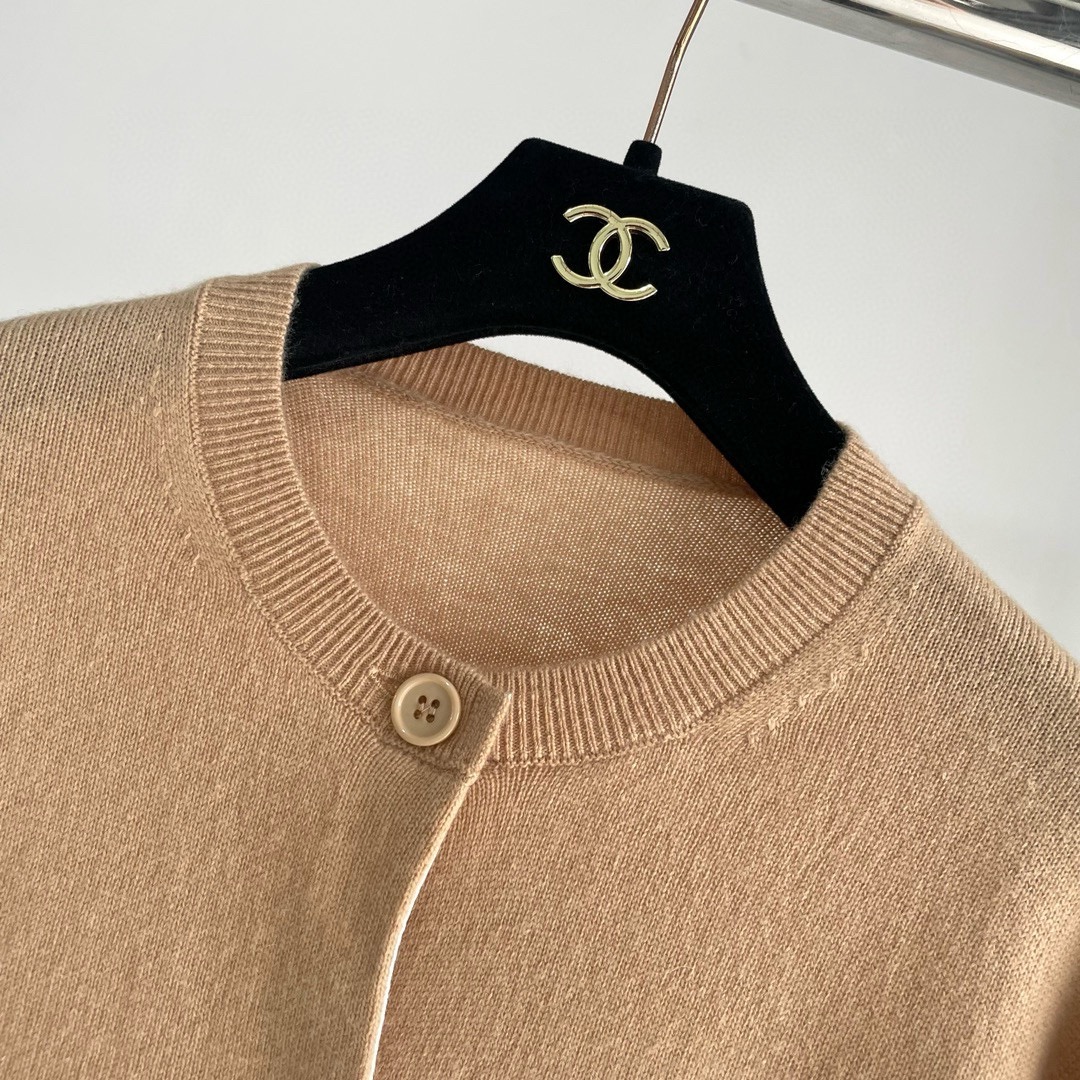 双老虎头实物图秋冬新品女士开衫双头狐狸针织衫毛衣开衫颜色：白色、天兰、绿色、玫红、灰色、驼色、黑色、粉色