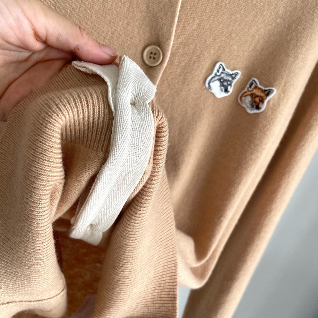 双老虎头实物图秋冬新品女士开衫双头狐狸针织衫毛衣开衫颜色：白色、天兰、绿色、玫红、灰色、驼色、黑色、粉色