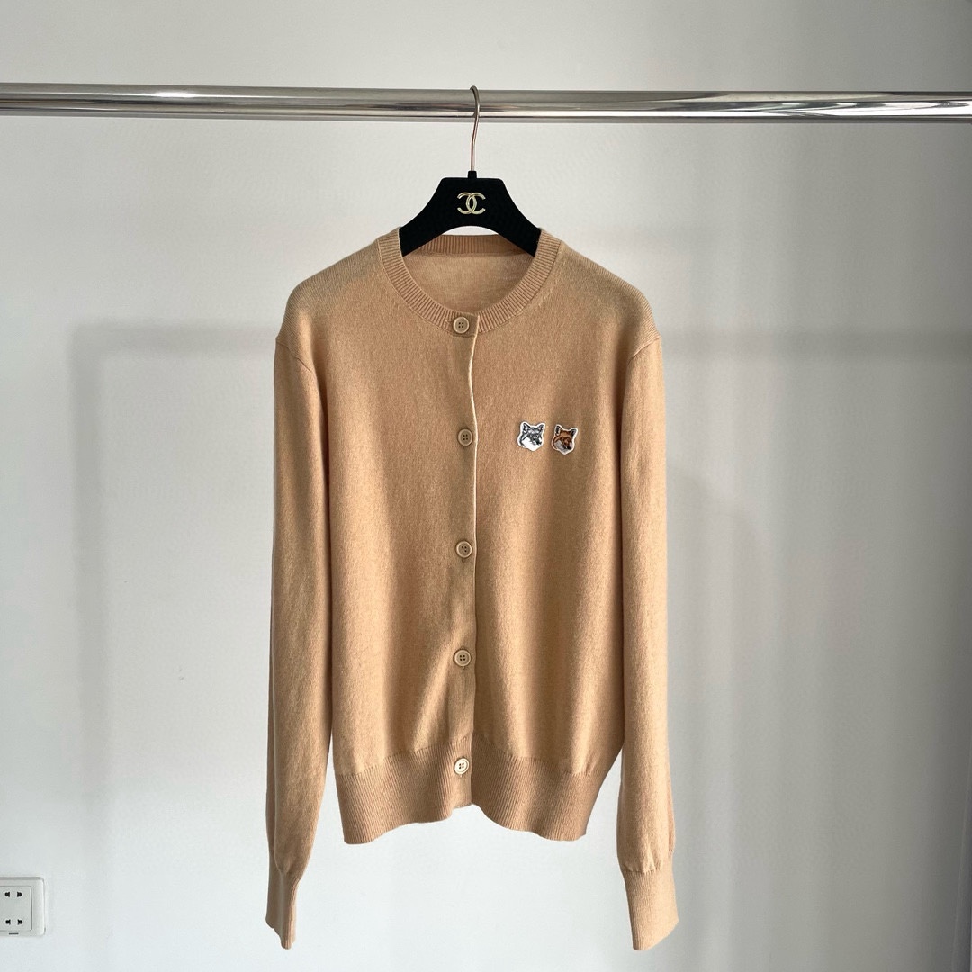 双老虎头实物图秋冬新品女士开衫双头狐狸针织衫毛衣开衫颜色：白色、天兰、绿色、玫红、灰色、驼色、黑色、粉色