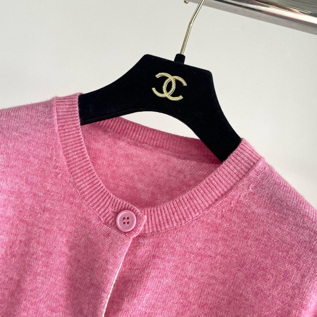 双老虎头实物图秋冬新品女士开衫双头狐狸针织衫毛衣开衫颜色：白色、天兰、绿色、玫红、灰色、驼色、黑色、粉色