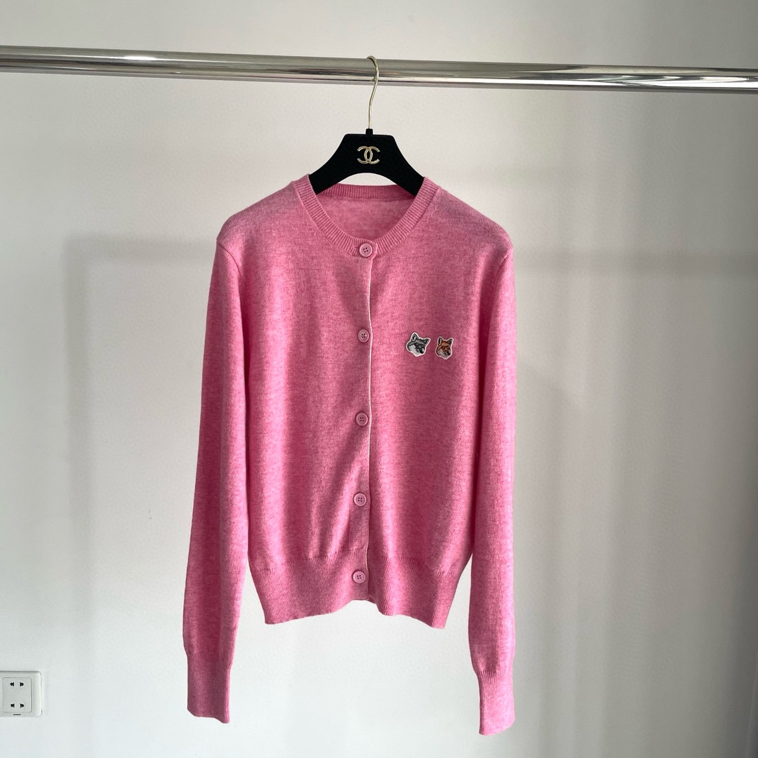 双老虎头实物图秋冬新品女士开衫双头狐狸针织衫毛衣开衫颜色：白色、天兰、绿色、玫红、灰色、驼色、黑色、粉色