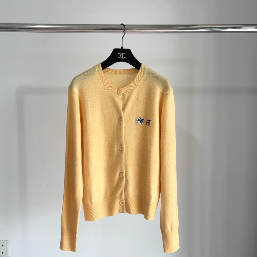 双老虎头实物图秋冬新品女士开衫双头狐狸针织衫毛衣开衫颜色：白色、天兰、绿色、玫红、灰色、驼色、黑色、粉色