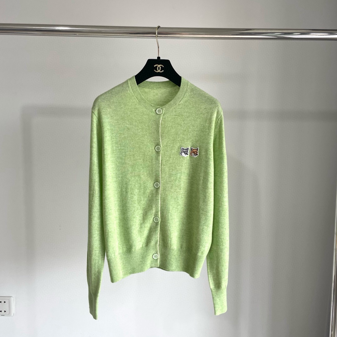 双老虎头实物图秋冬新品女士开衫双头狐狸针织衫毛衣开衫颜色：白色、天兰、绿色、玫红、灰色、驼色、黑色、粉色