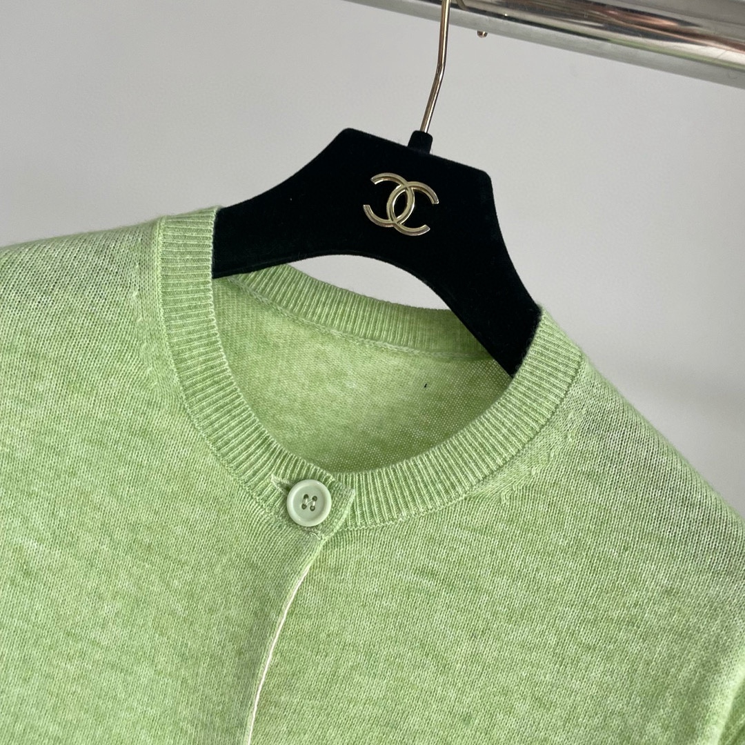 双老虎头实物图秋冬新品女士开衫双头狐狸针织衫毛衣开衫颜色：白色、天兰、绿色、玫红、灰色、驼色、黑色、粉色