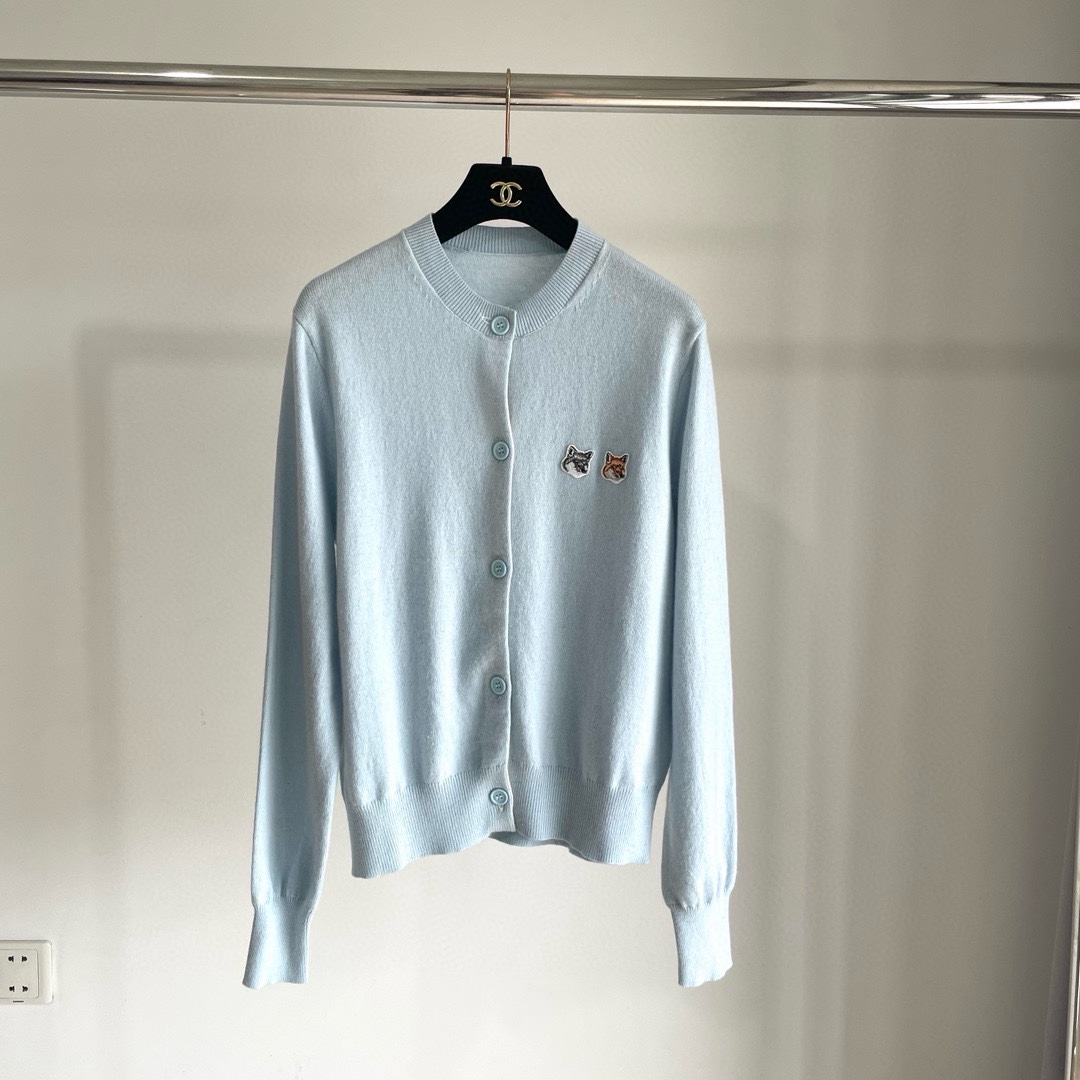 双老虎头实物图秋冬新品女士开衫双头狐狸针织衫毛衣开衫颜色：白色、天兰、绿色、玫红、灰色、驼色、黑色、粉色