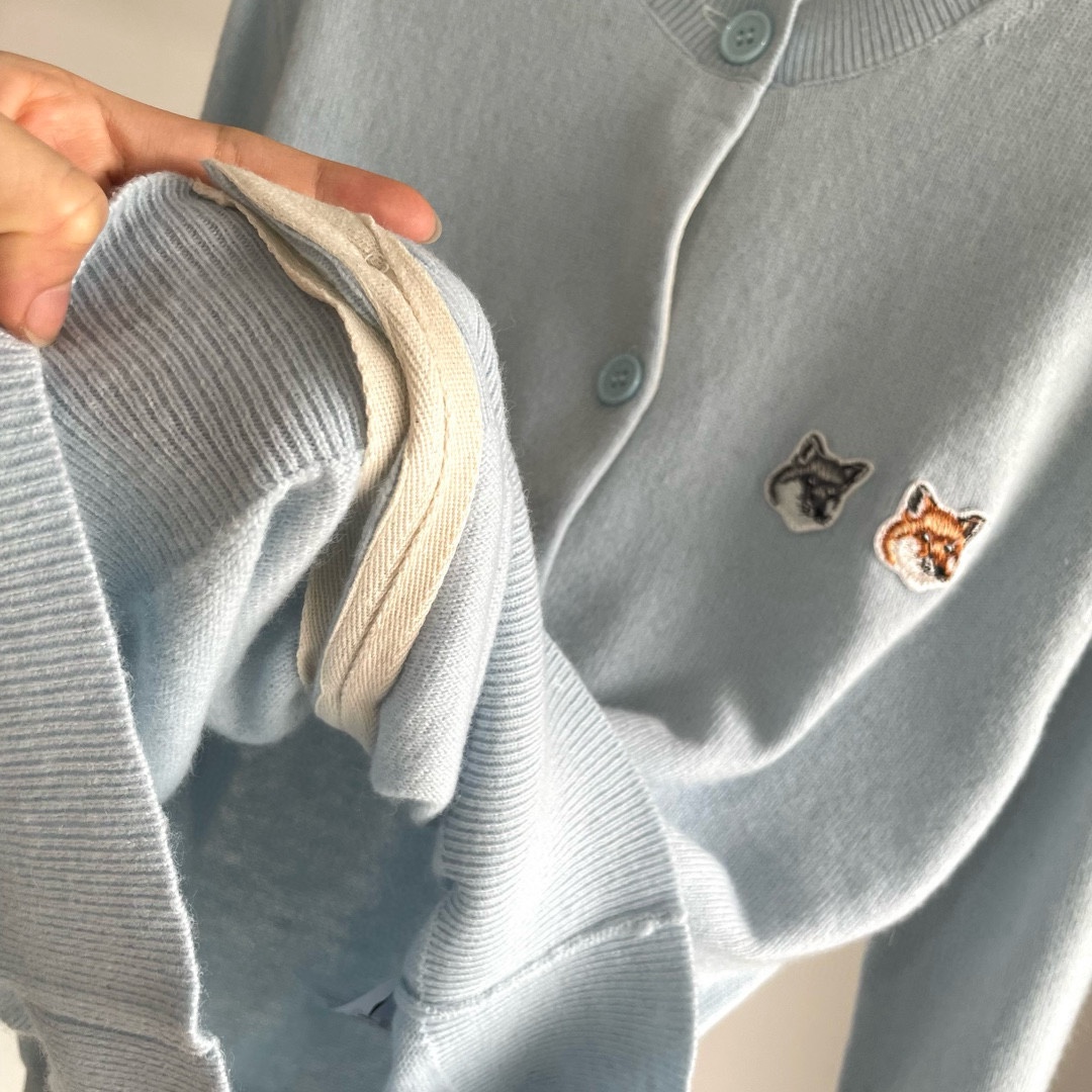 双老虎头实物图秋冬新品女士开衫双头狐狸针织衫毛衣开衫颜色：白色、天兰、绿色、玫红、灰色、驼色、黑色、粉色