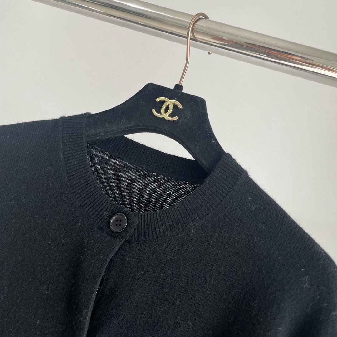 双老虎头实物图秋冬新品女士开衫双头狐狸针织衫毛衣开衫颜色：白色、天兰、绿色、玫红、灰色、驼色、黑色、粉色