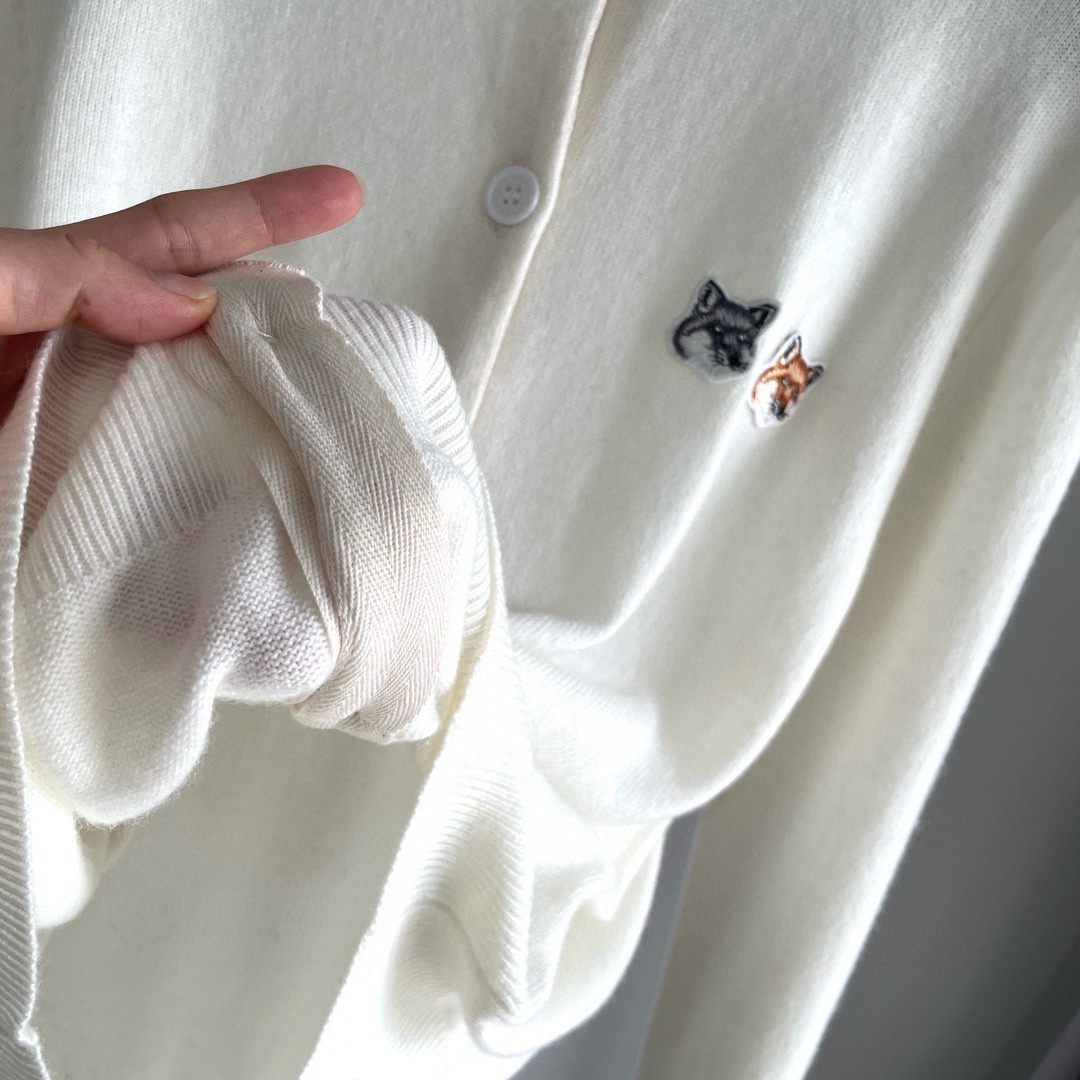 双老虎头实物图秋冬新品女士开衫双头狐狸针织衫毛衣开衫颜色：白色、天兰、绿色、玫红、灰色、驼色、黑色、粉色