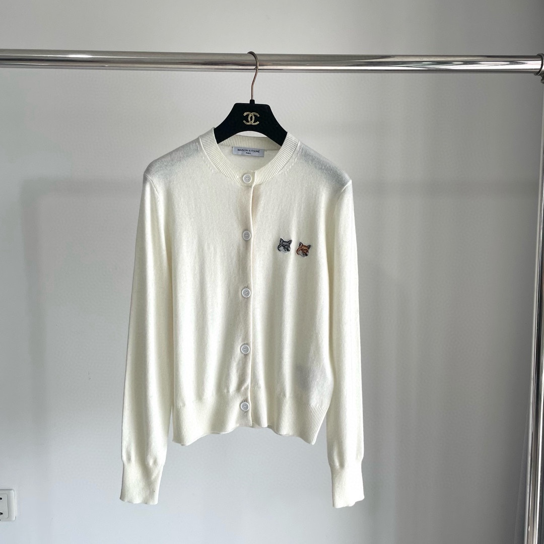 双老虎头实物图秋冬新品女士开衫双头狐狸针织衫毛衣开衫颜色：白色、天兰、绿色、玫红、灰色、驼色、黑色、粉色