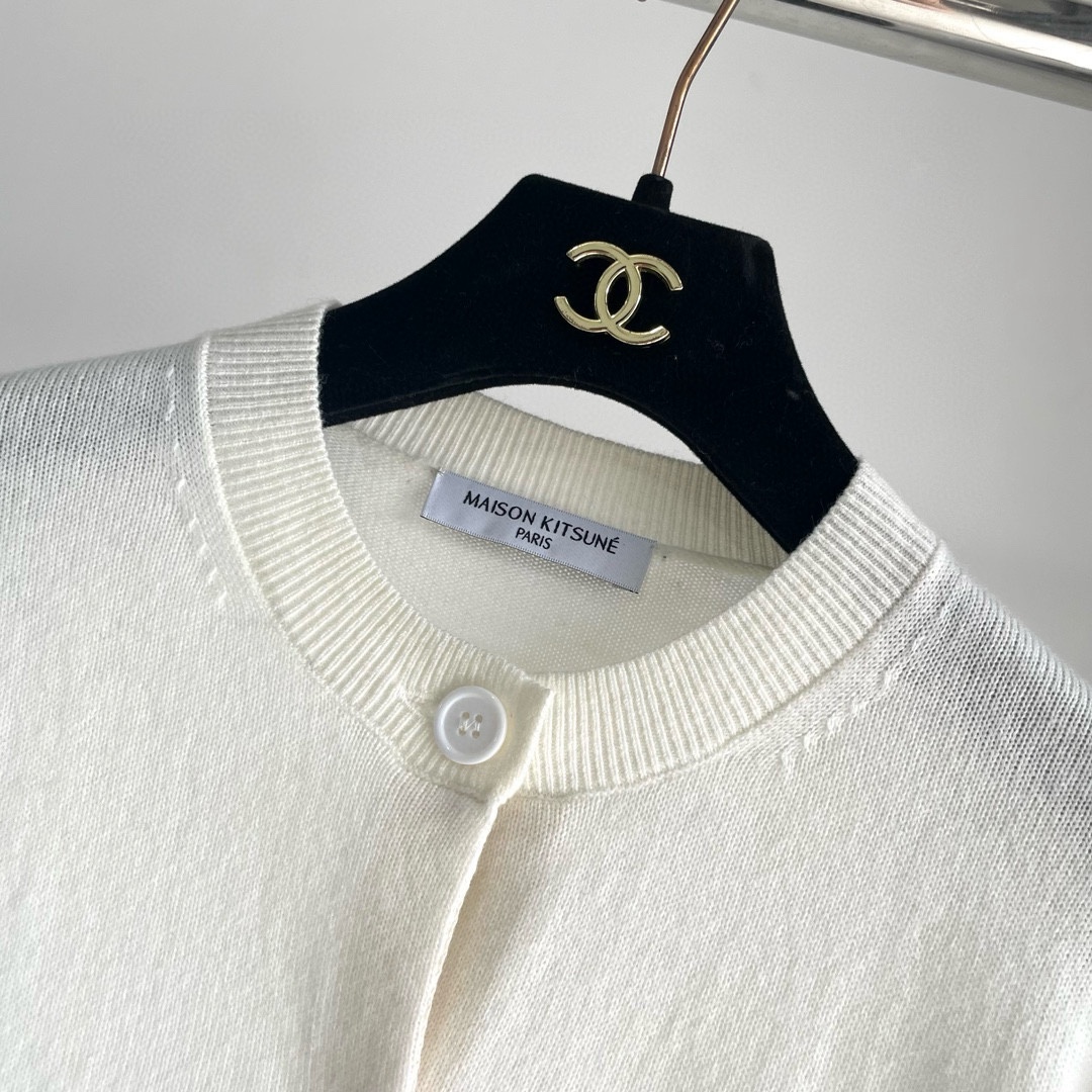 双老虎头实物图秋冬新品女士开衫双头狐狸针织衫毛衣开衫颜色：白色、天兰、绿色、玫红、灰色、驼色、黑色、粉色