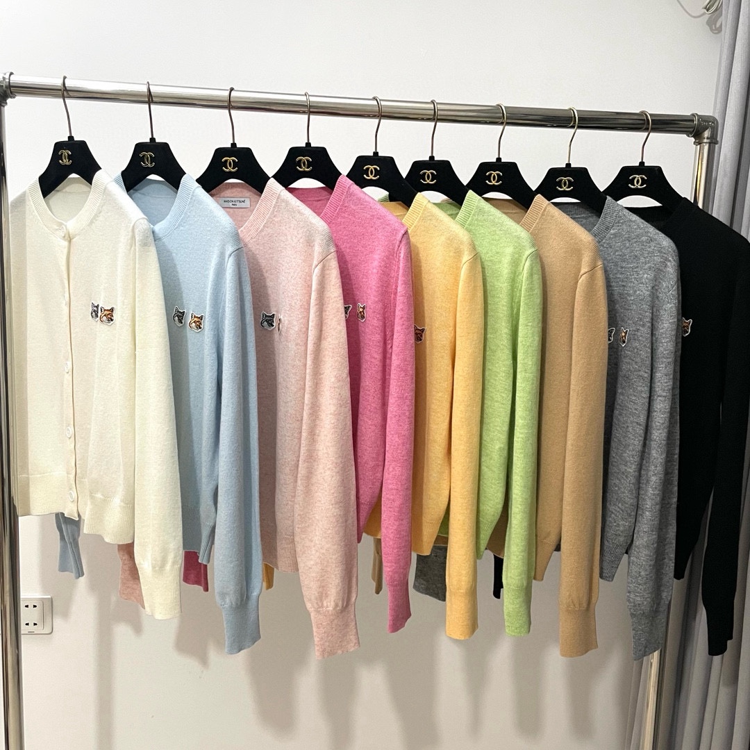 双老虎头实物图秋冬新品女士开衫双头狐狸针织衫毛衣开衫颜色：白色、天兰、绿色、玫红、灰色、驼色、黑色、粉色