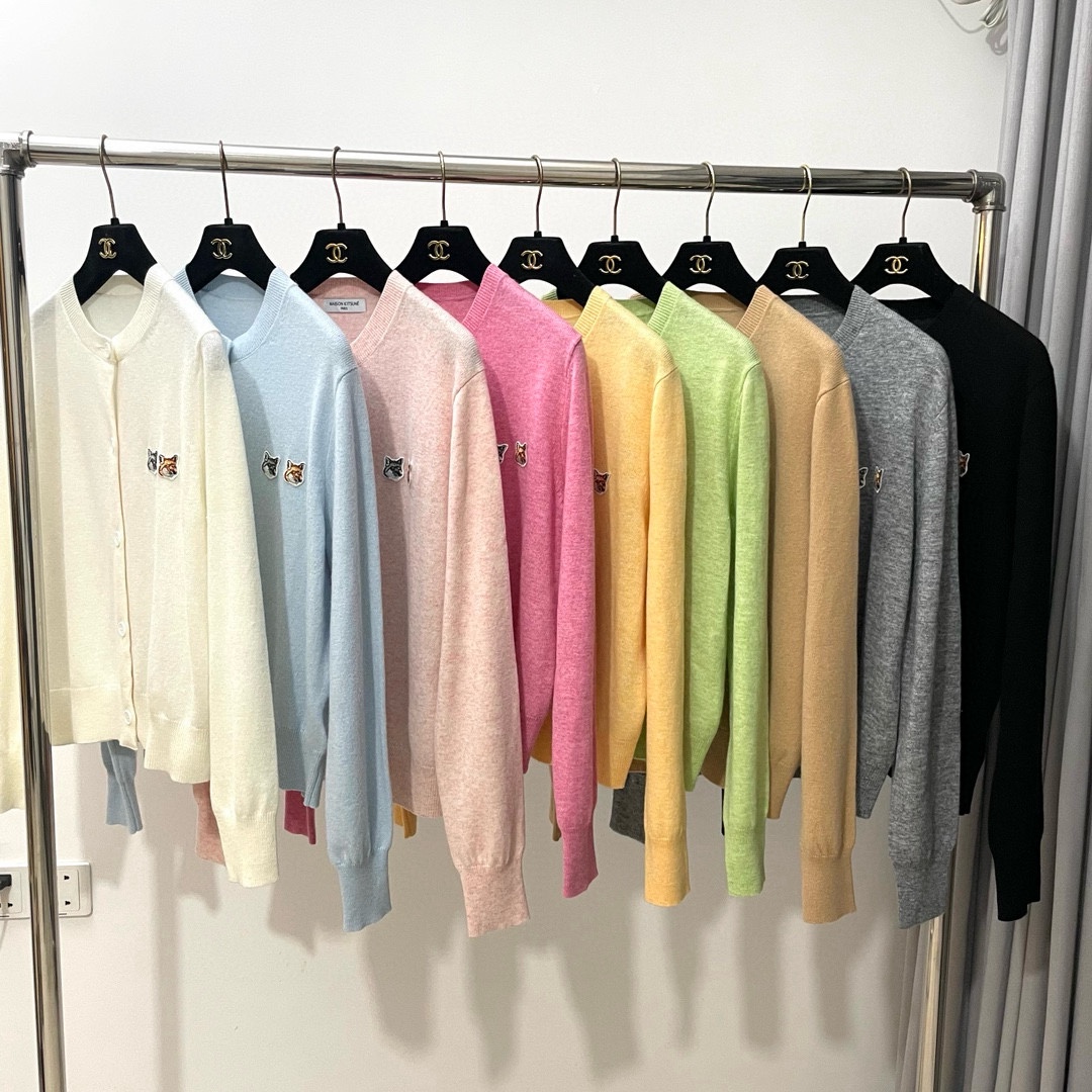 双老虎头实物图秋冬新品女士开衫双头狐狸针织衫毛衣开衫颜色：白色、天兰、绿色、玫红、灰色、驼色、黑色、粉色