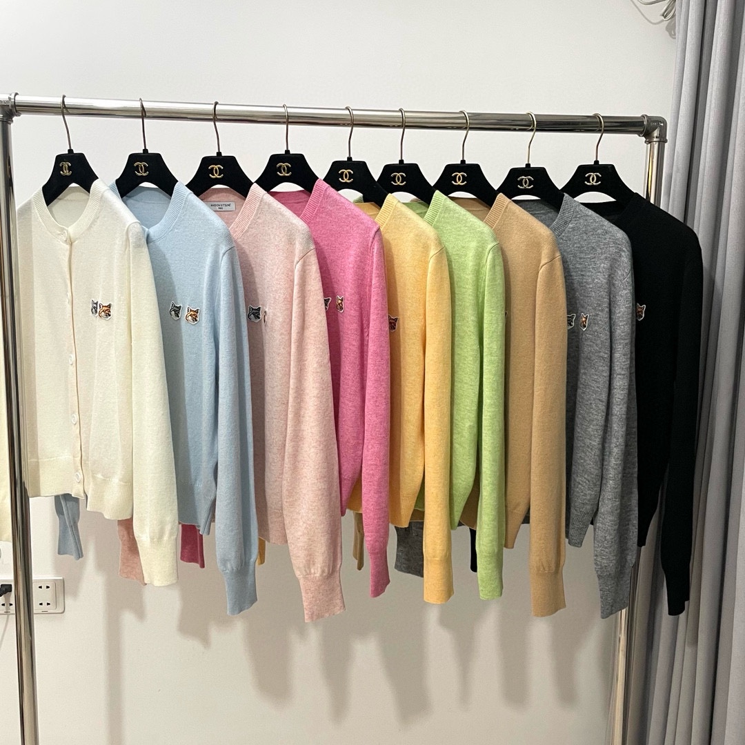 双老虎头实物图秋冬新品女士开衫双头狐狸针织衫毛衣开衫颜色：白色、天兰、绿色、玫红、灰色、驼色、黑色、粉色