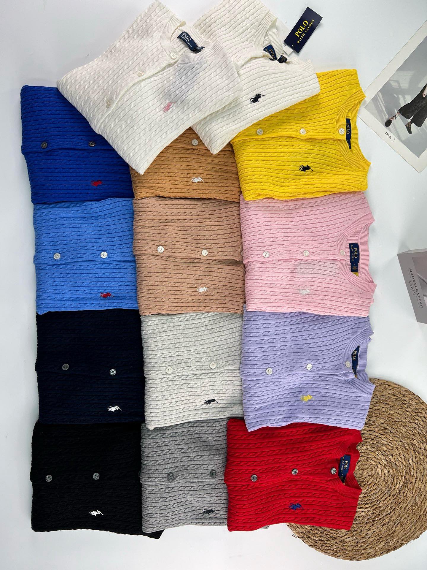 P家：女款圆领纯棉小麻花开衫，绞花细麻花设计+小马标，永不过时，每年都流行的爆款小开衫颜色：白色（黑标、