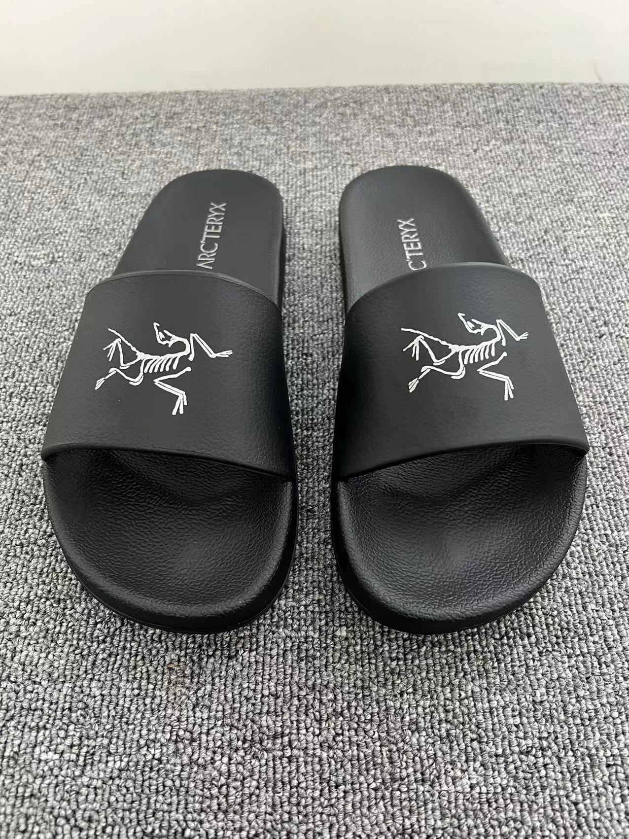 Trendy Couple Slippers with Multiple Size Options for Comfort and Style. - 图片 5